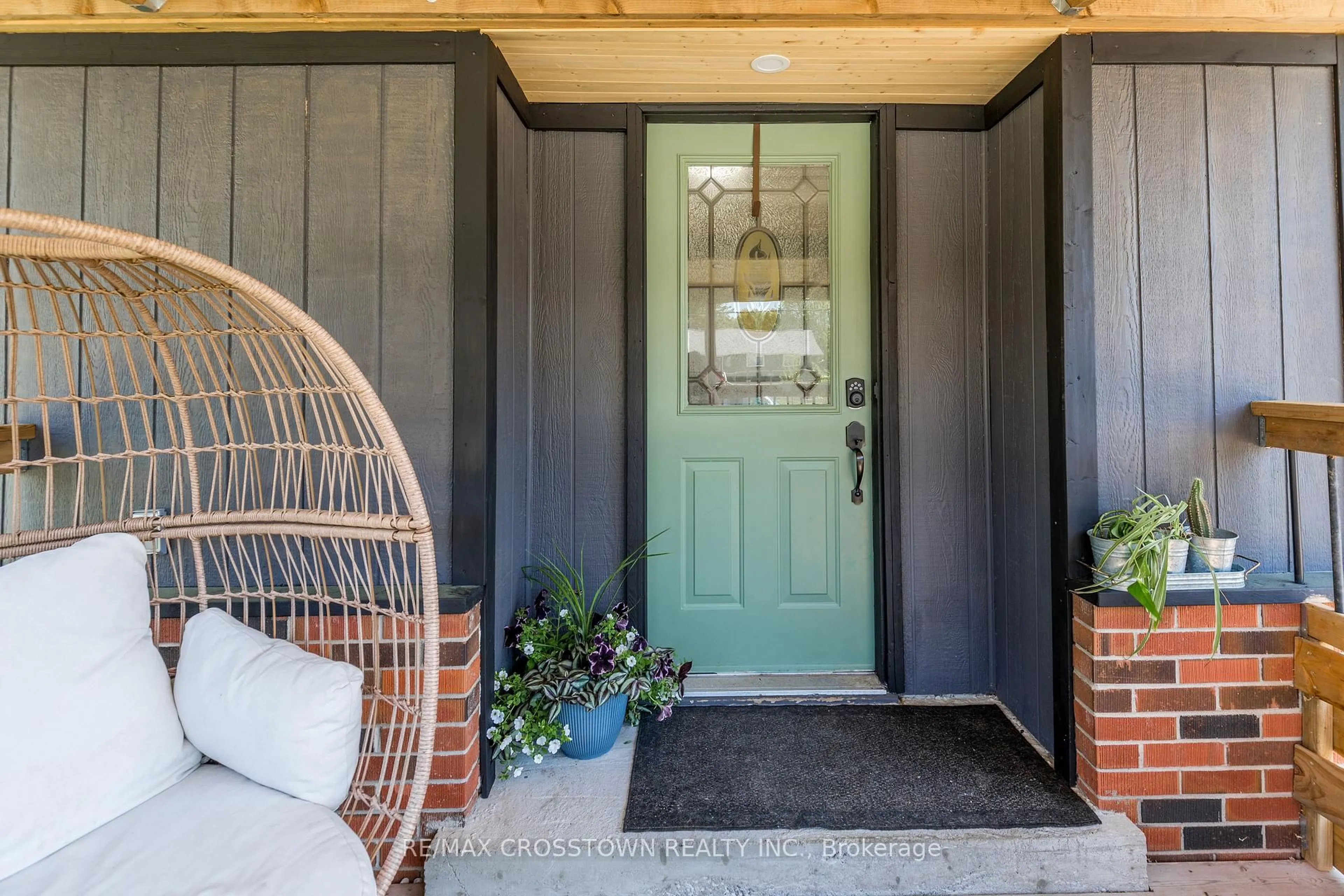 Indoor entryway for 163 Main St, Perry Ontario P0A 1R0