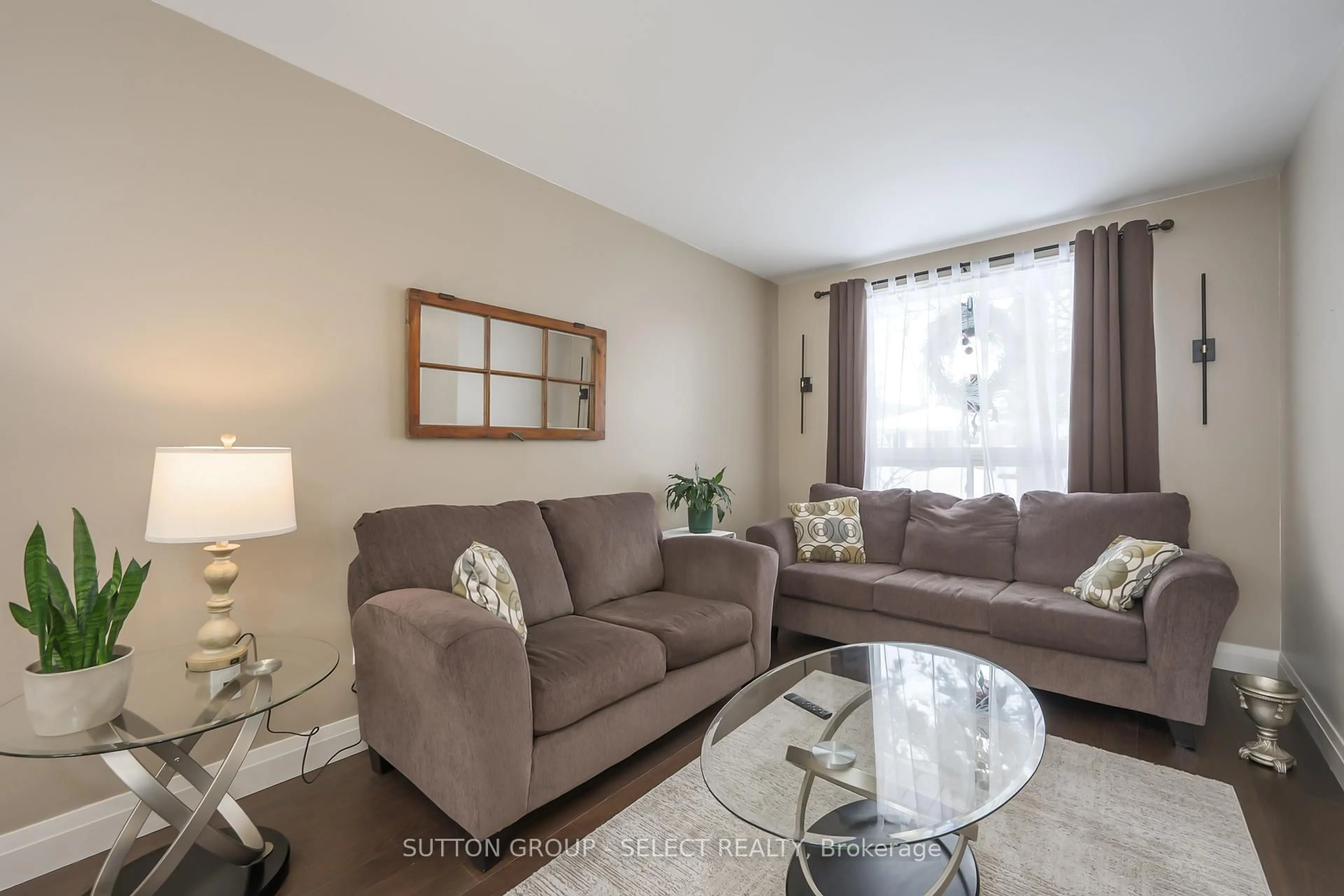 Living room with furniture, unknown for 99 Inverary Cres, London North Ontario N6G 3L7