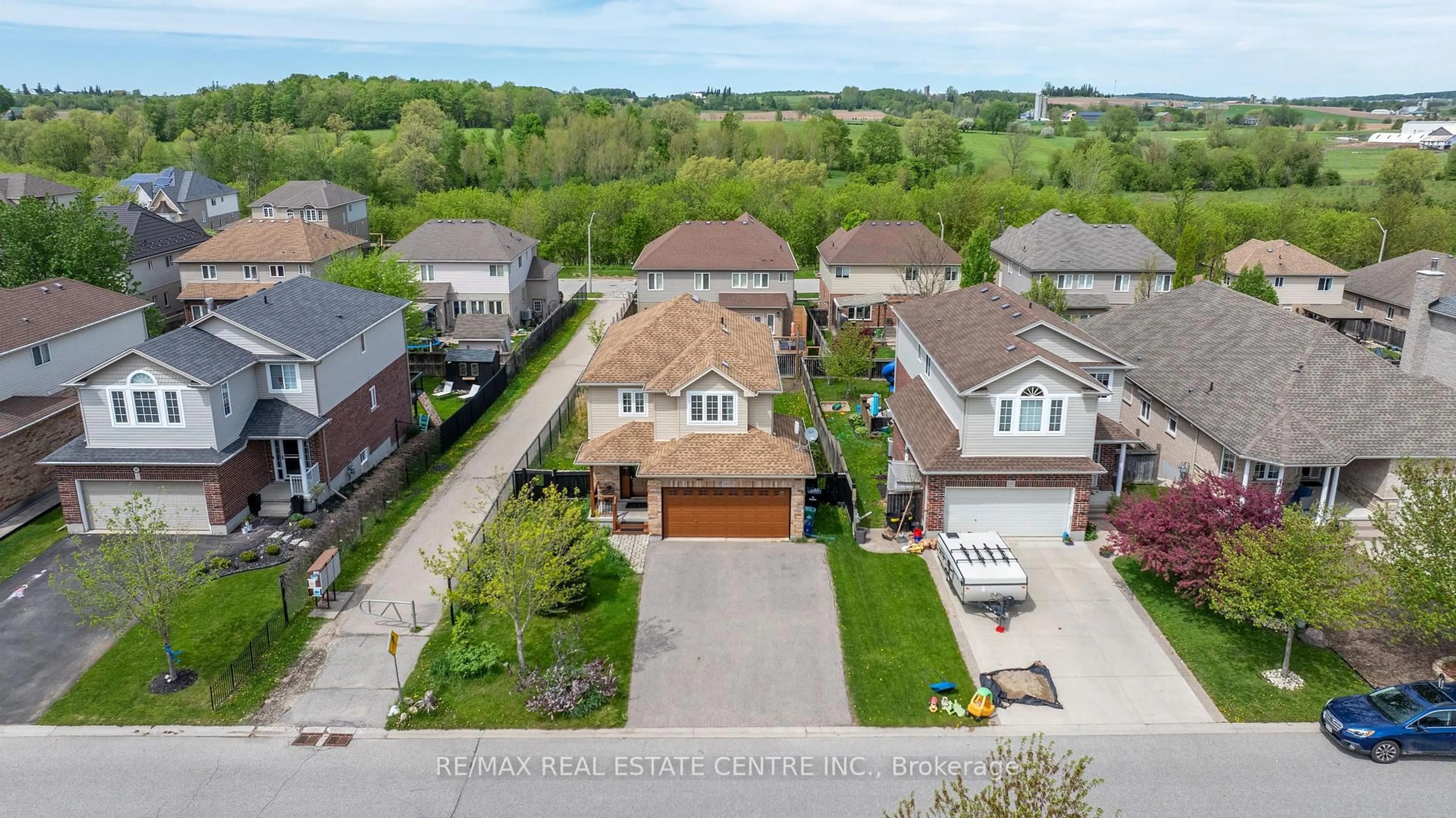 A pic from outside/outdoor area/front of a property/back of a property/a pic from drone, street for 139 FERRIS Dr, Wellesley Ontario N0B 2T0