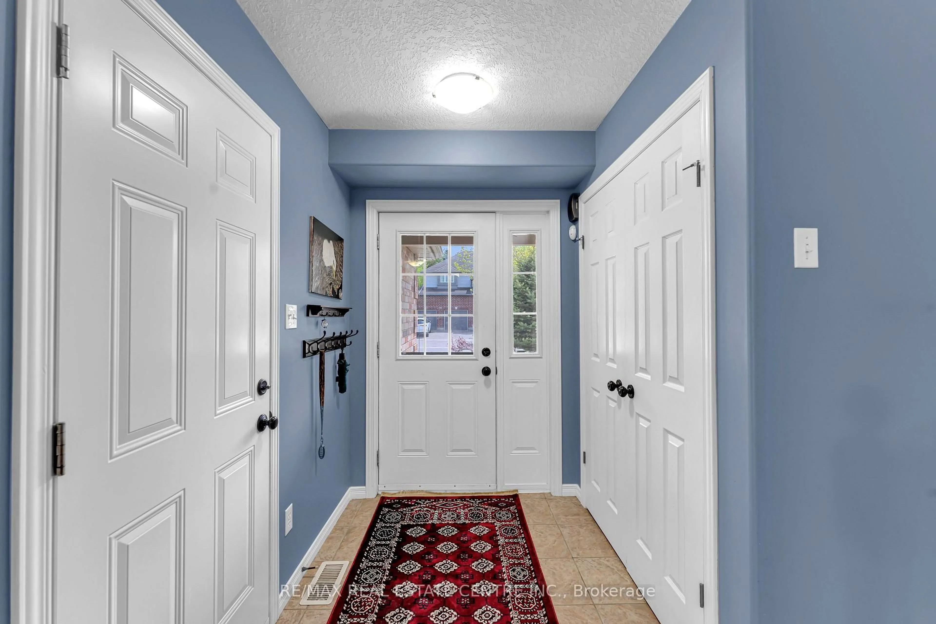 Indoor entryway for 139 FERRIS Dr, Wellesley Ontario N0B 2T0