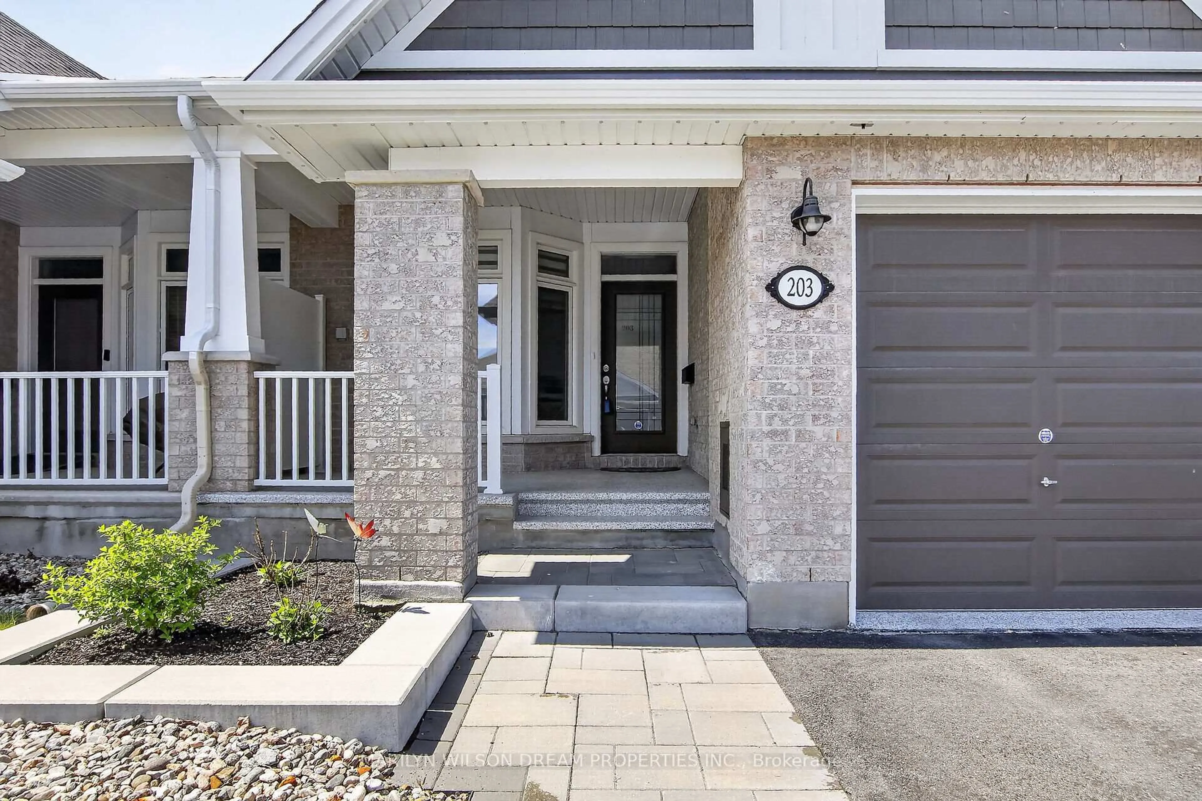 Indoor entryway for 203 Maygrass Way, Stittsville Ontario K2S 2K5