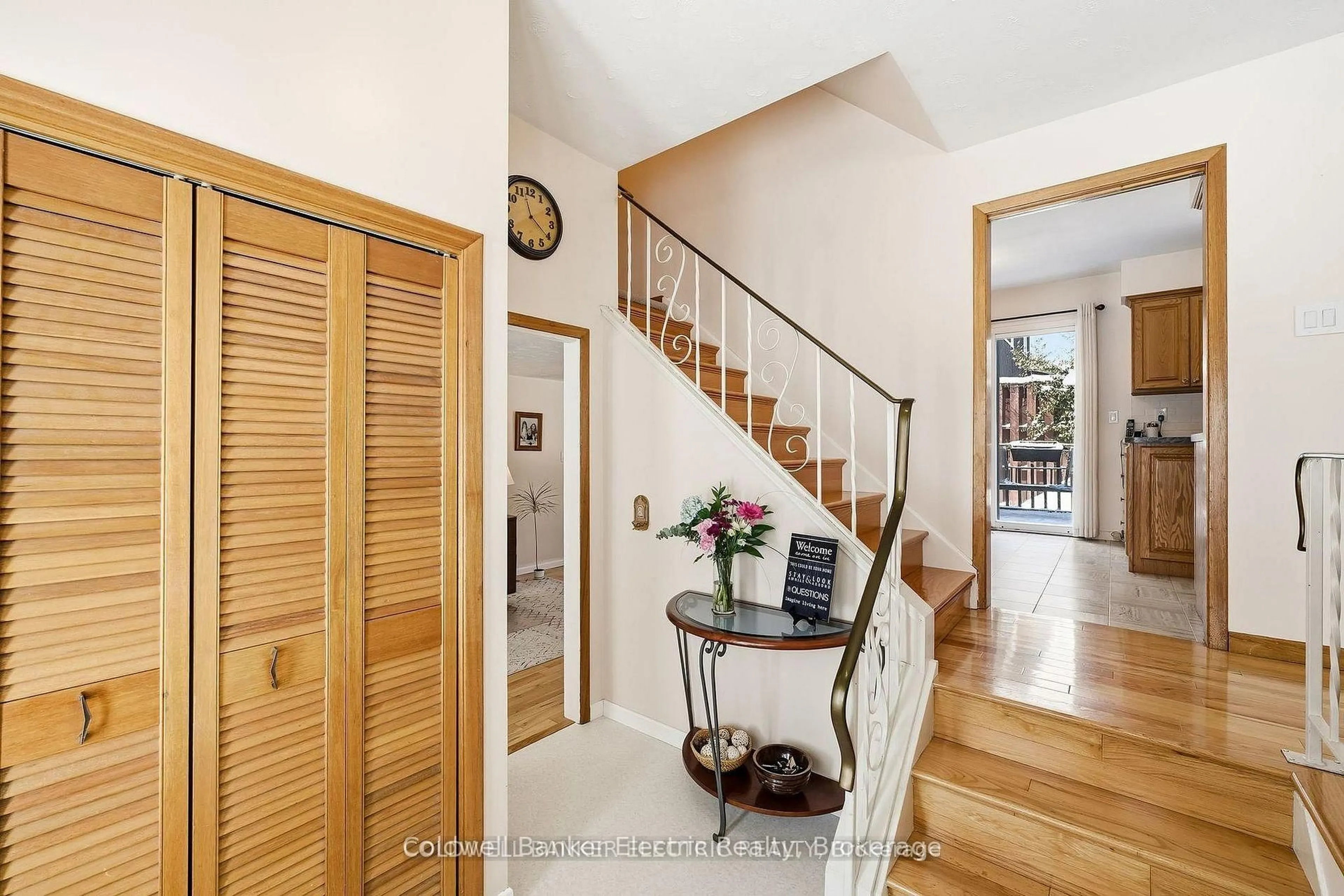 Indoor entryway for 1341 Heather Lane, Peterborough Ontario K9J 7N1