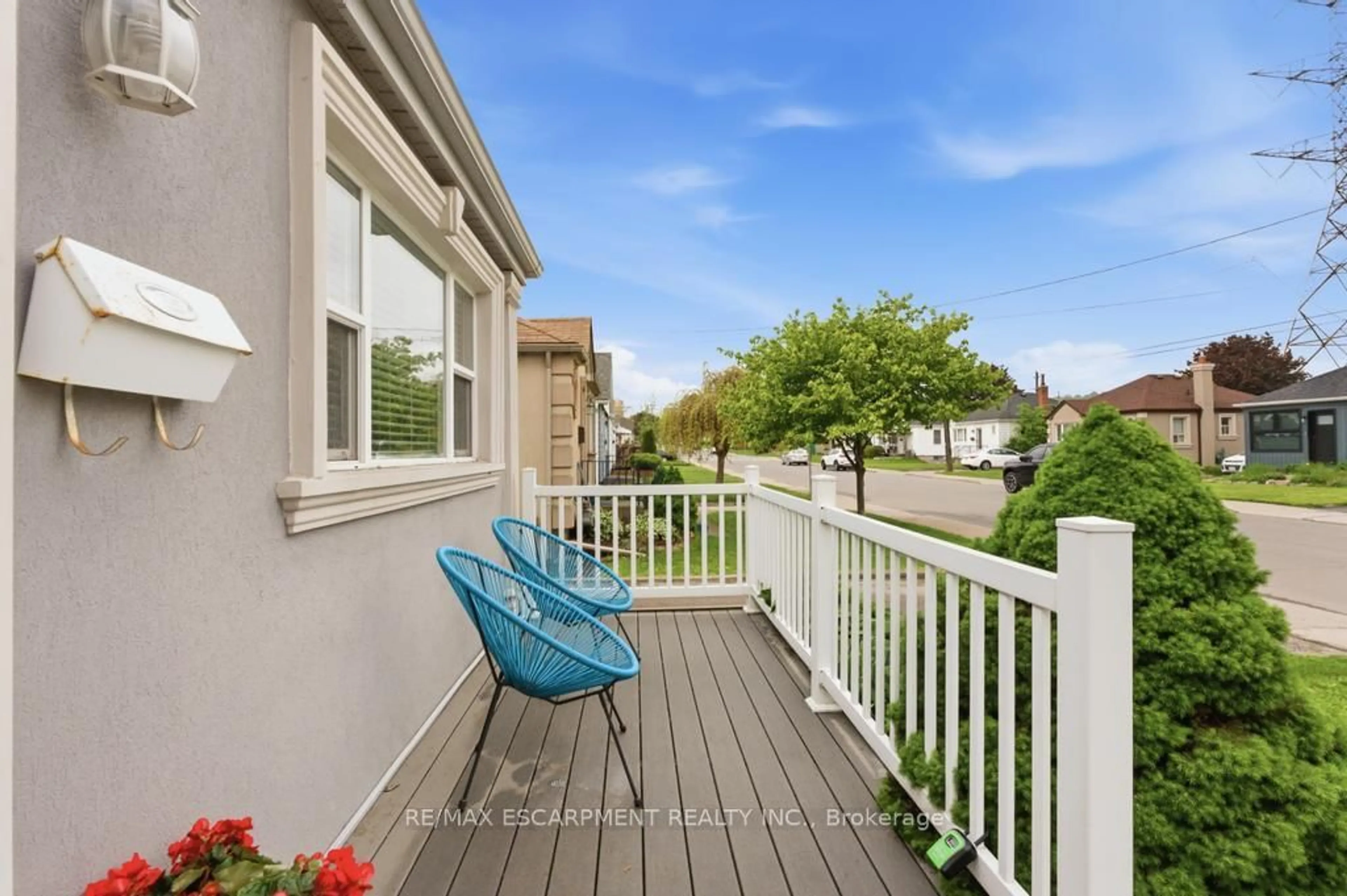 Balcony in the apartment, unknown for 137 Cochrane Rd, Hamilton Ontario L8K 3G3