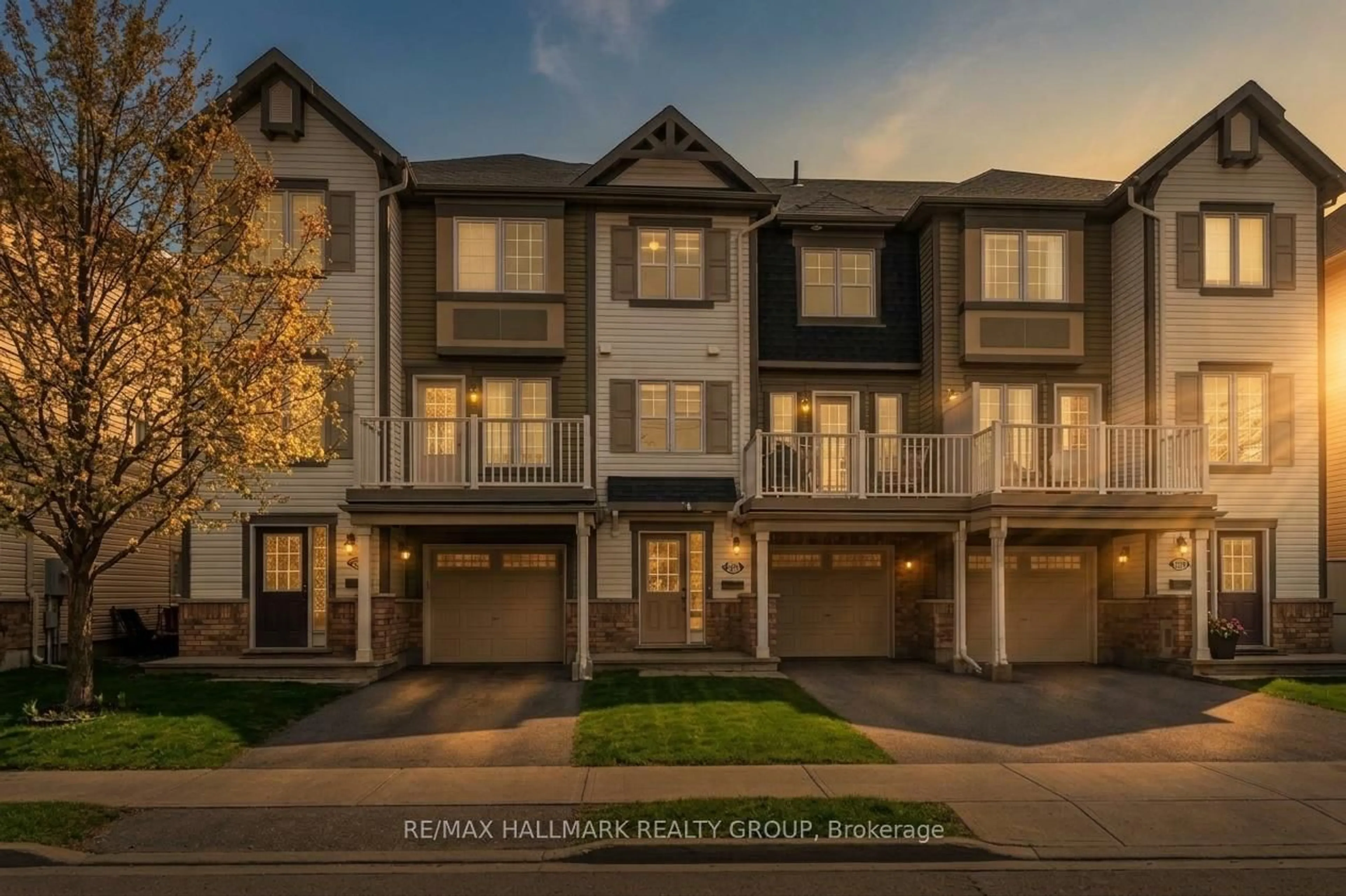 Home with vinyl exterior material, mountain view for 1891 Maple Grove Rd, Stittsville Ontario K2S 0P1