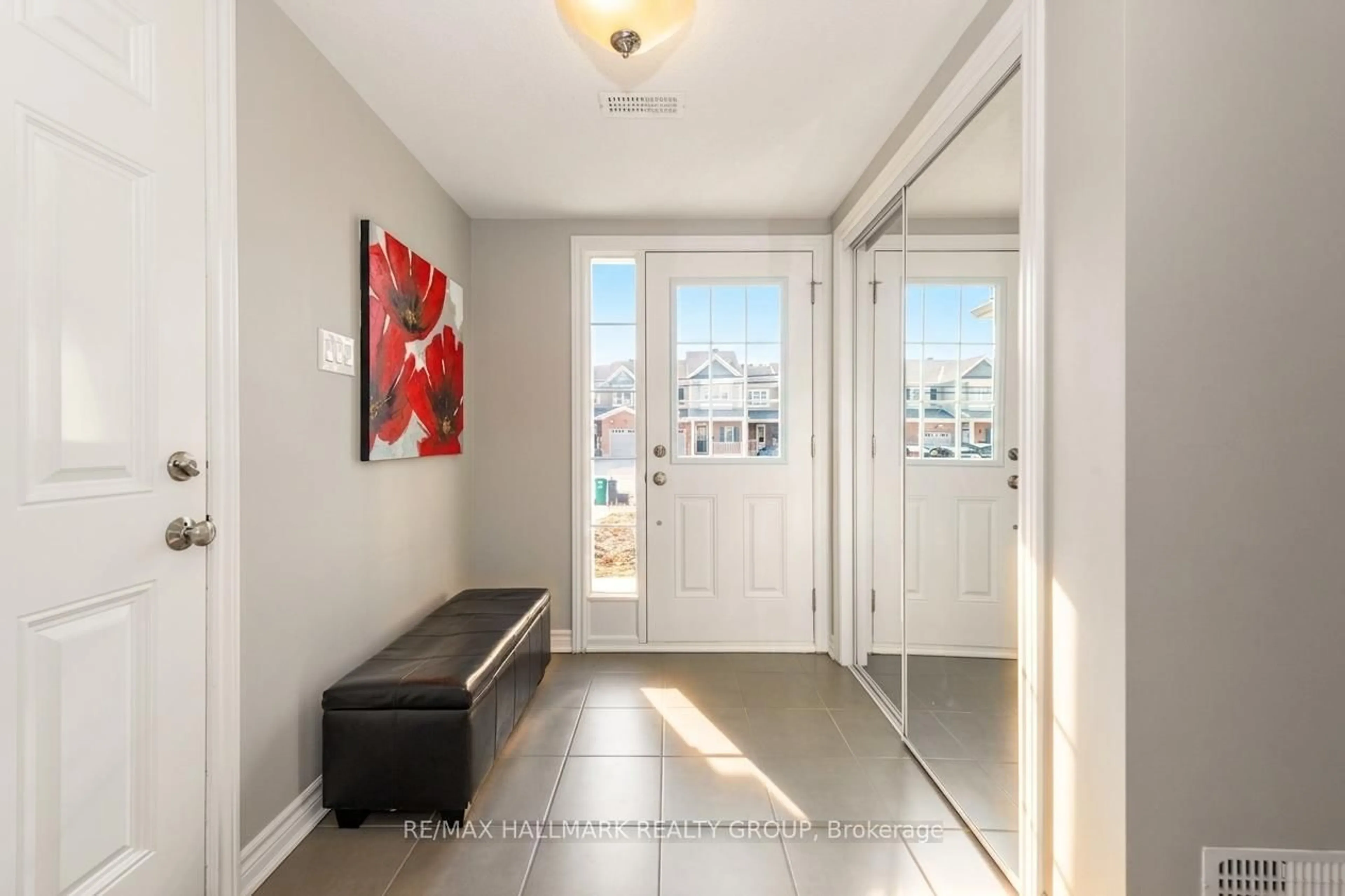Indoor entryway for 1891 Maple Grove Rd, Stittsville Ontario K2S 0P1