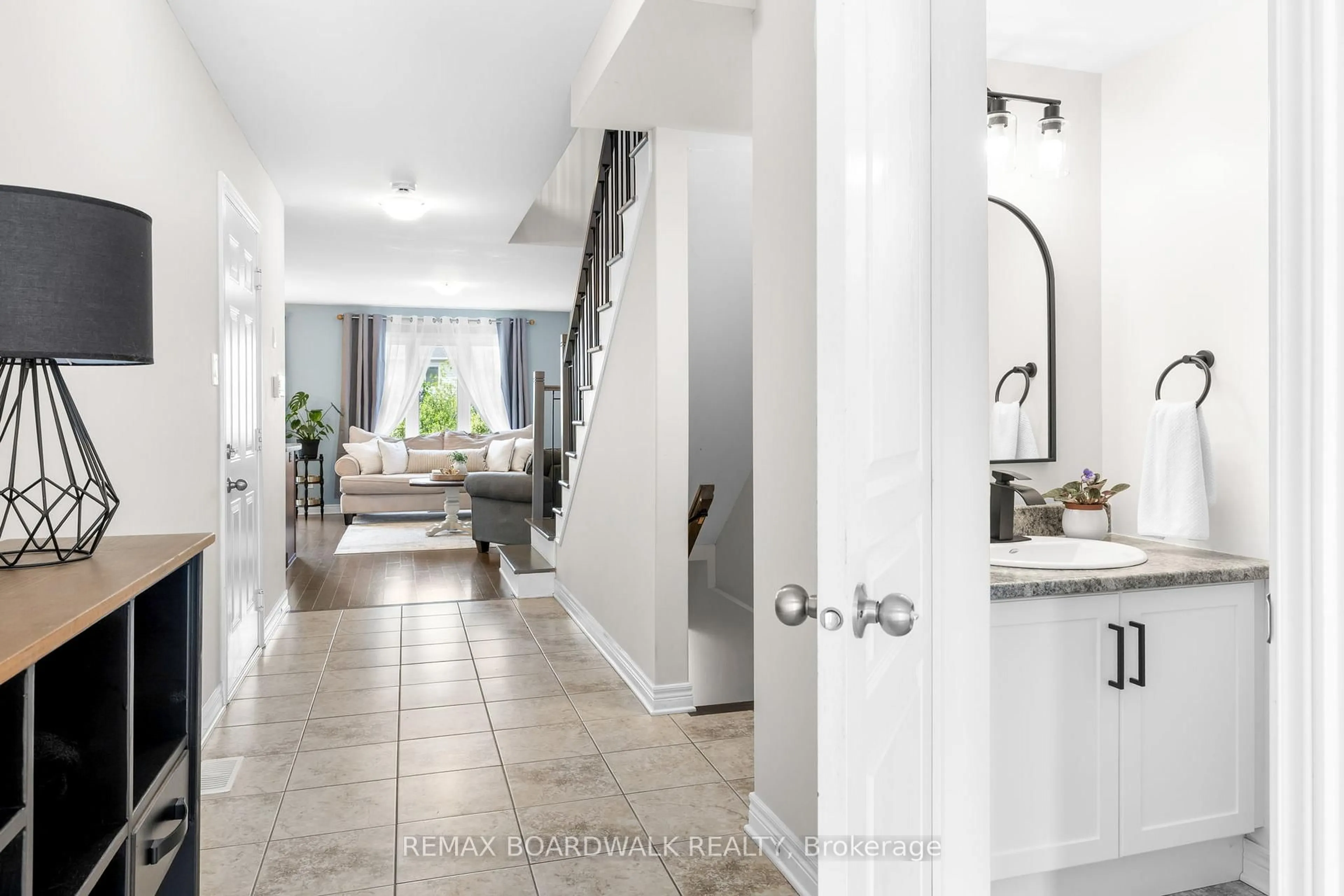 Indoor entryway for 10 Code Cres, Carleton Place Ontario K7C 0A4