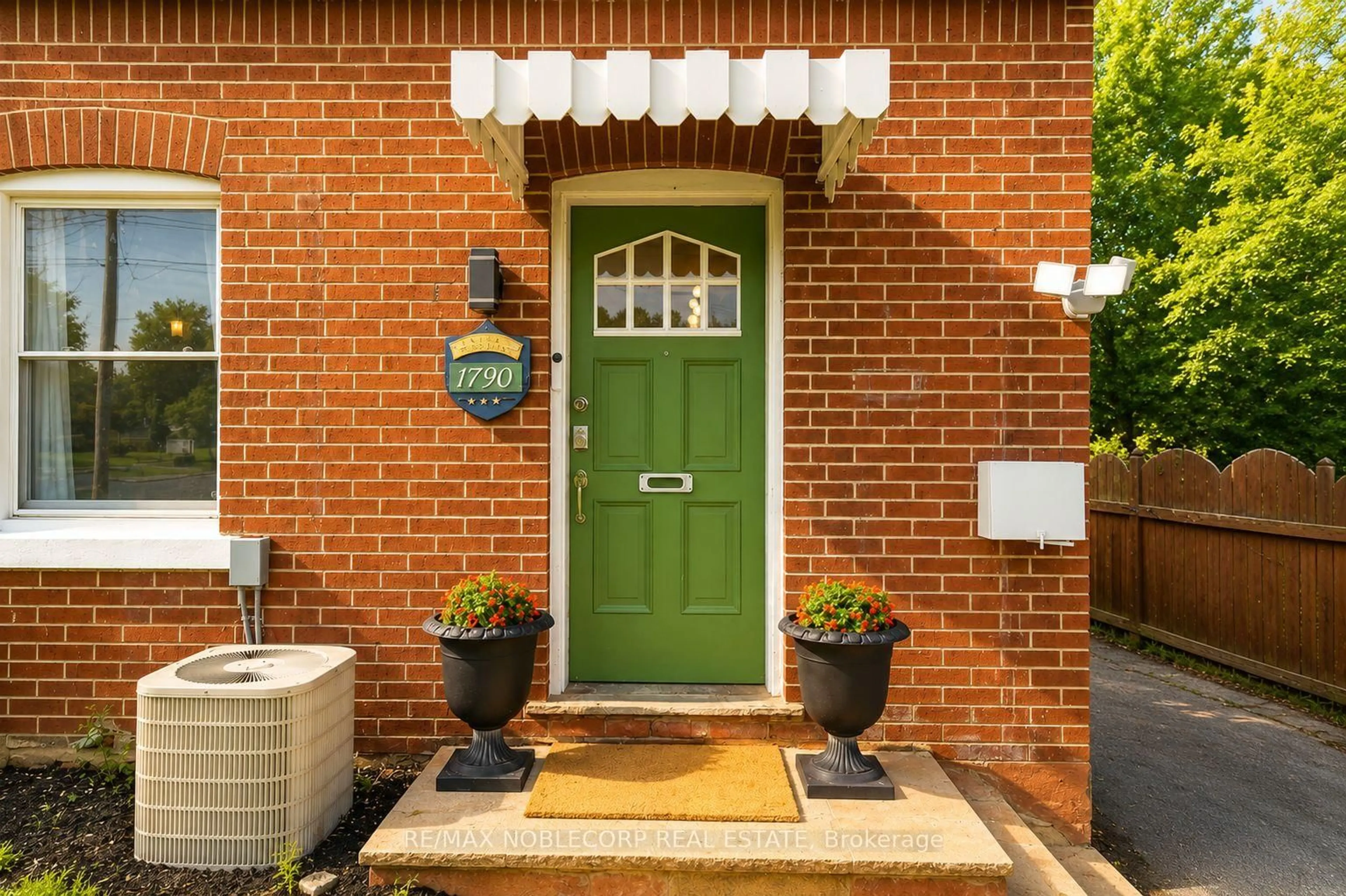 Unknown for 1790 King St, Cambridge Ontario N3H 3R8