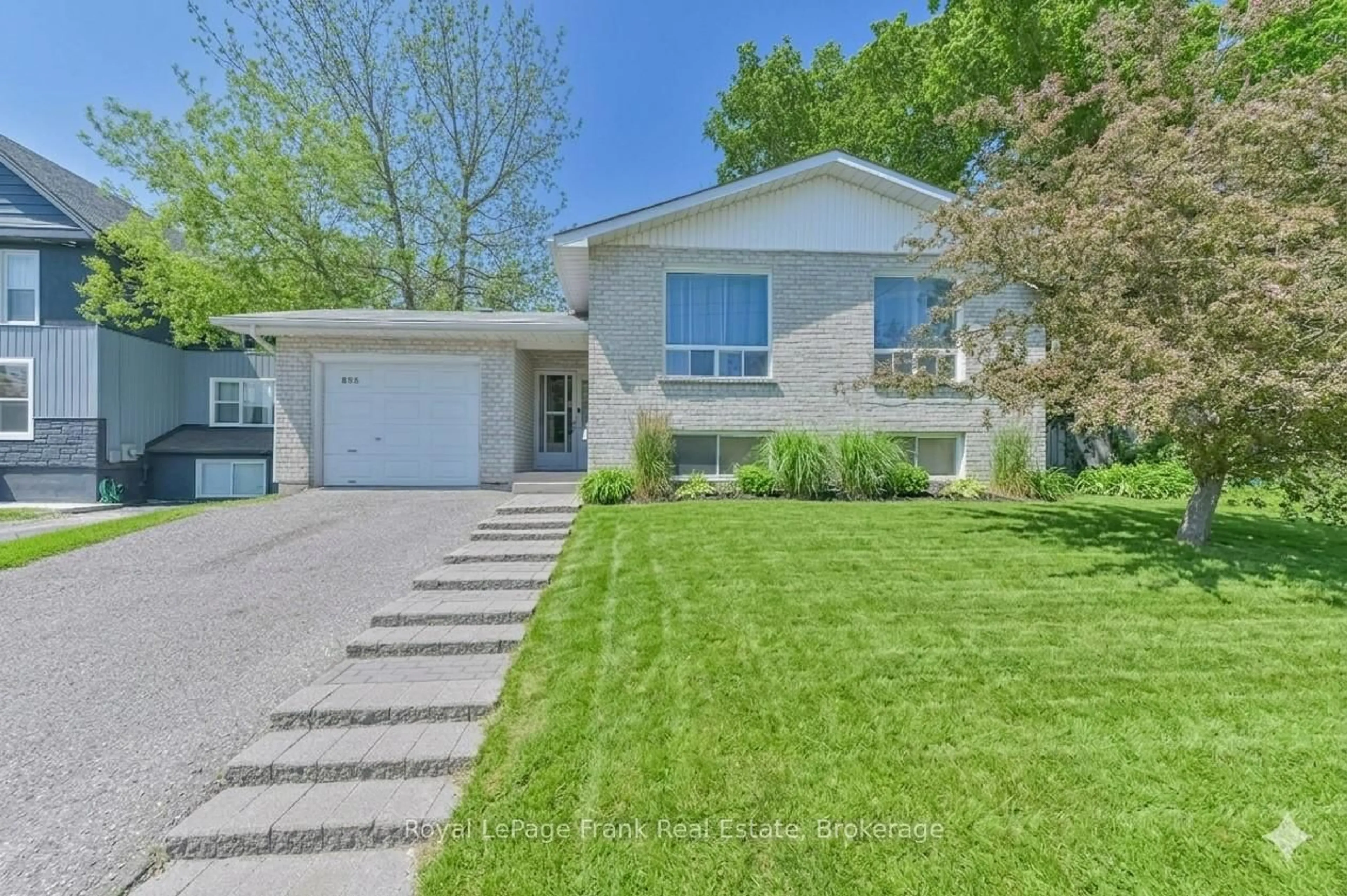 Home with vinyl exterior material, street for 636 Romaine St, Peterborough Ontario K9J 2E4