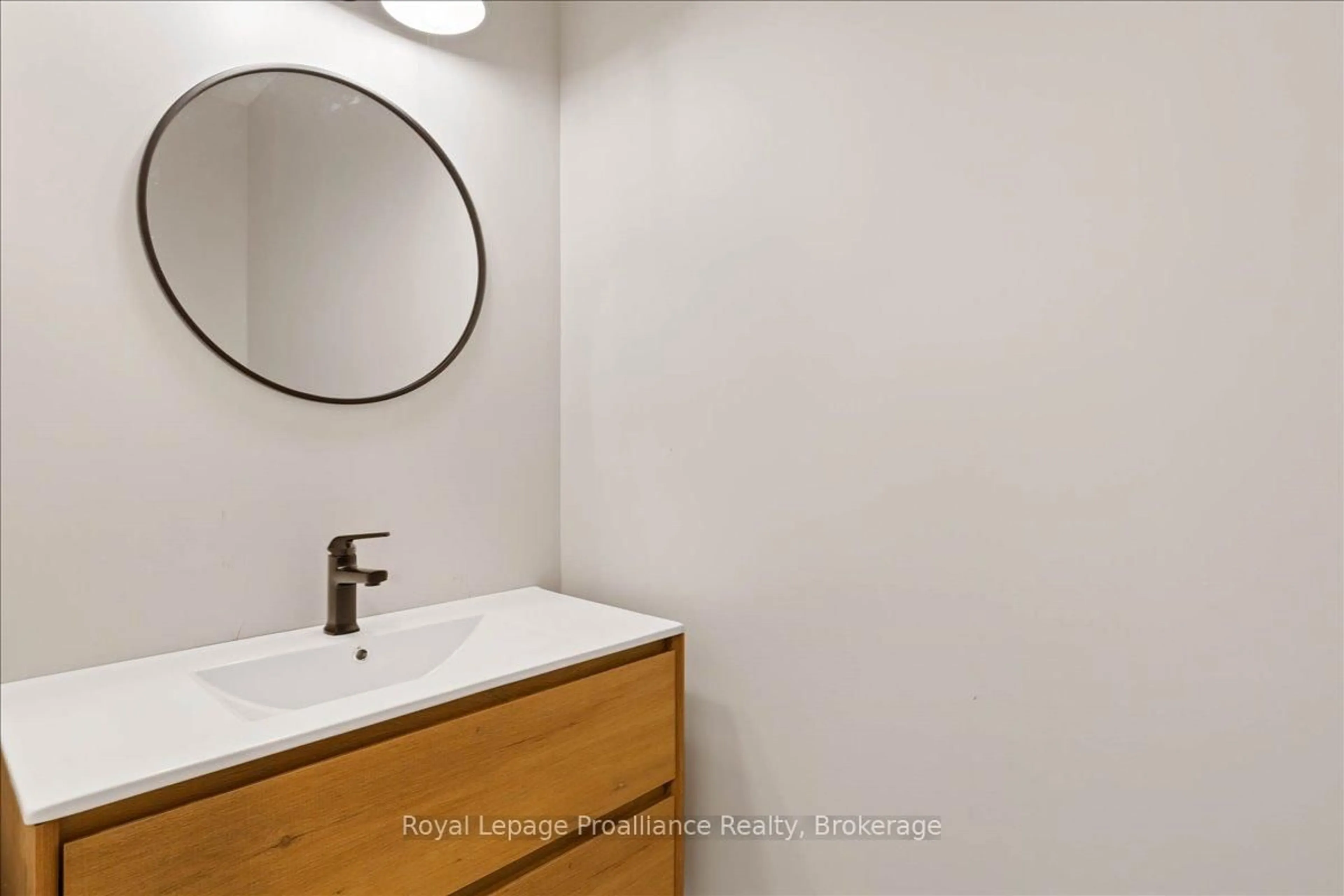 Standard bathroom, unknown for 293 Church St, Greater Napanee Ontario K7R 1C5