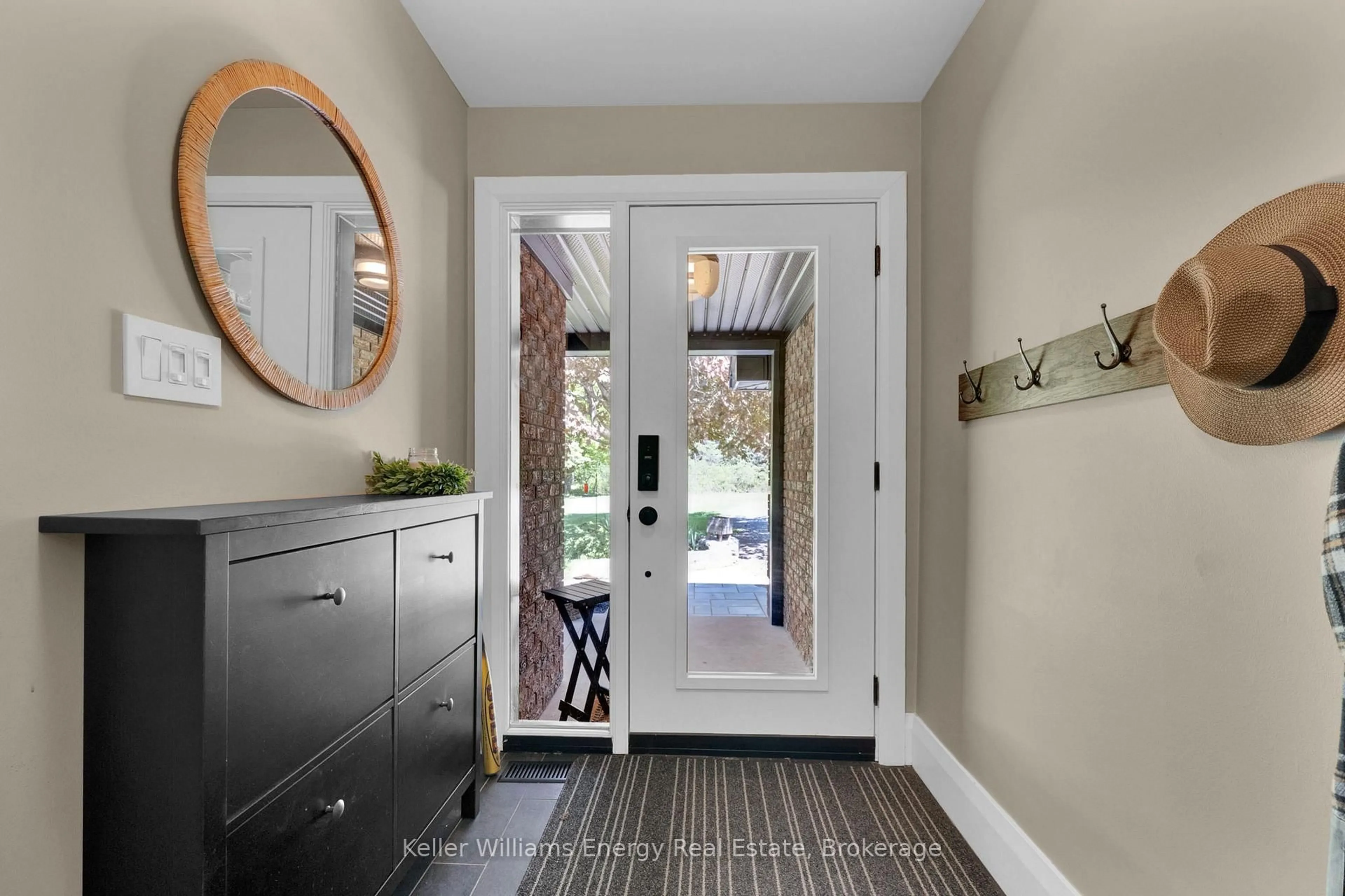 Indoor entryway for 7814 Richardson's Rd, Port Hope Ontario L0A 1B0