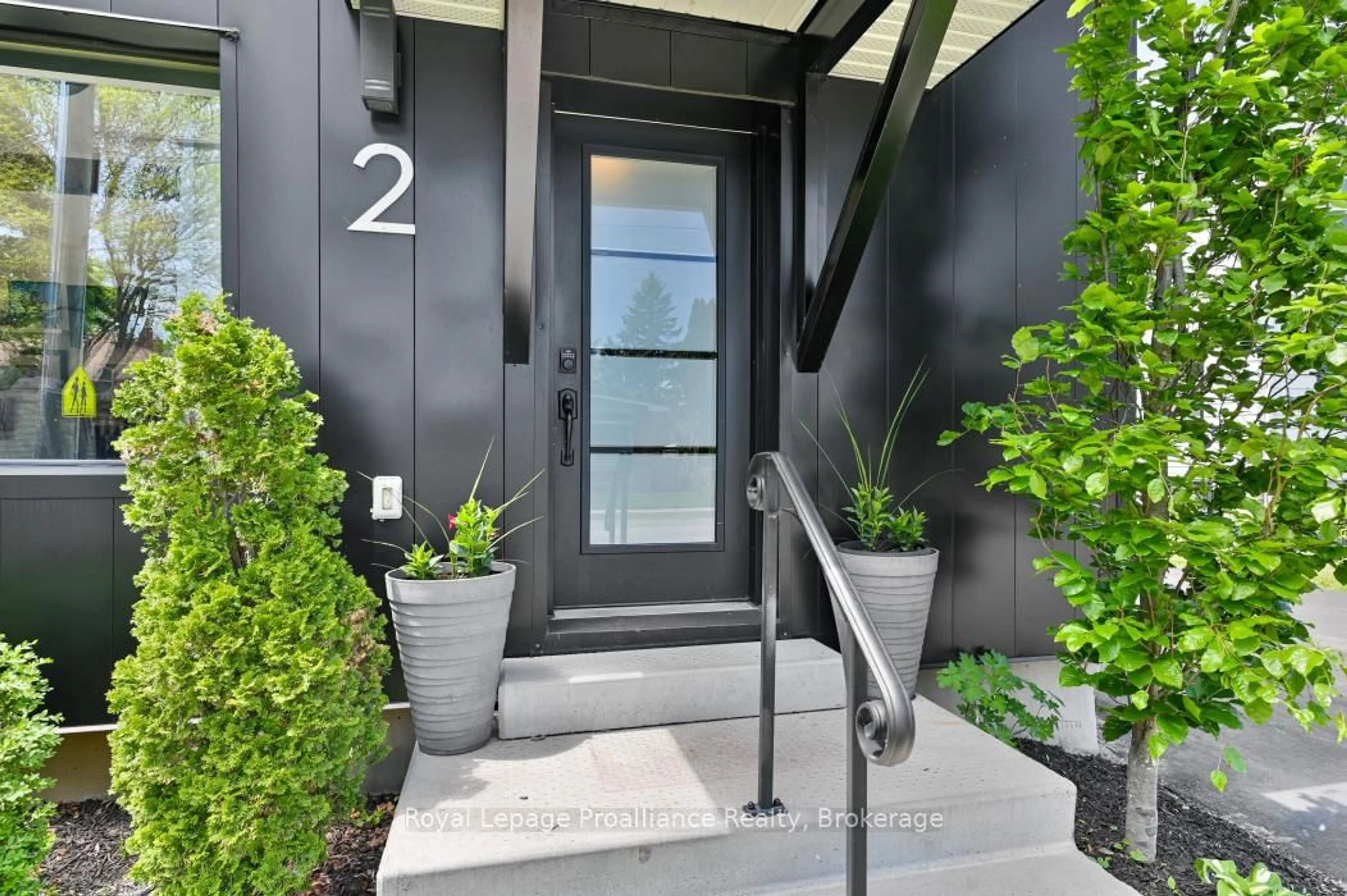 Indoor entryway for 2 Howard St, Belleville Ontario K8P 3S9
