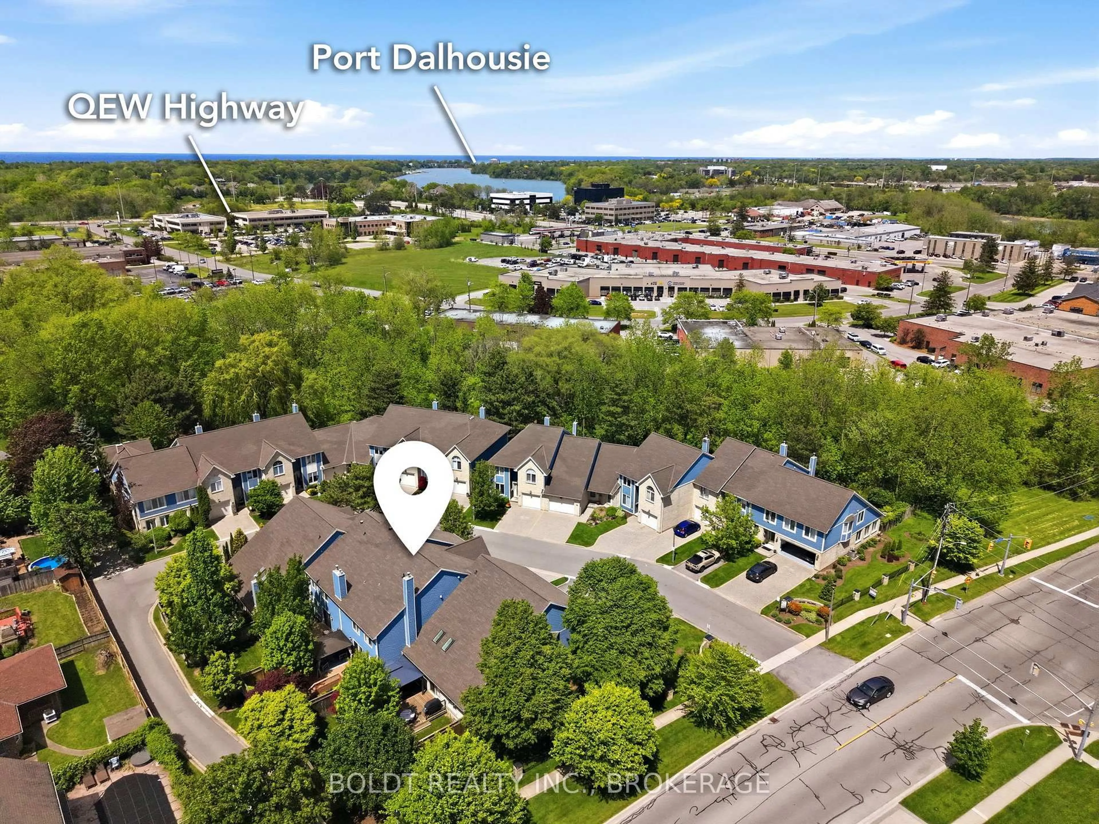 A pic from outside/outdoor area/front of a property/back of a property/a pic from drone, city buildings view from balcony for 77 Erion Rd #14, St. Catharines Ontario L2W 1B4