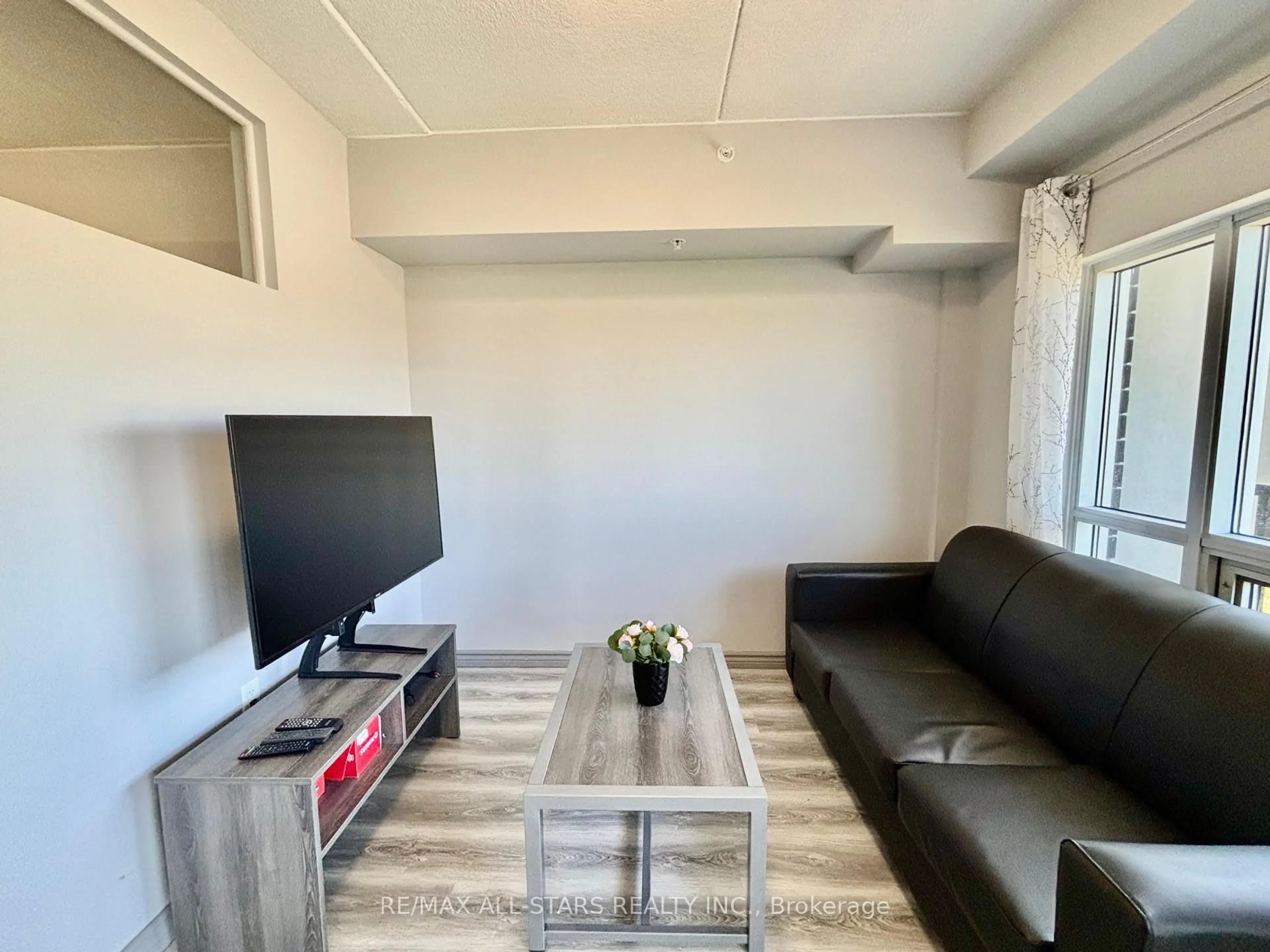 A pic of a room for 275 Larch St #507, Waterloo Ontario N2L 3R2