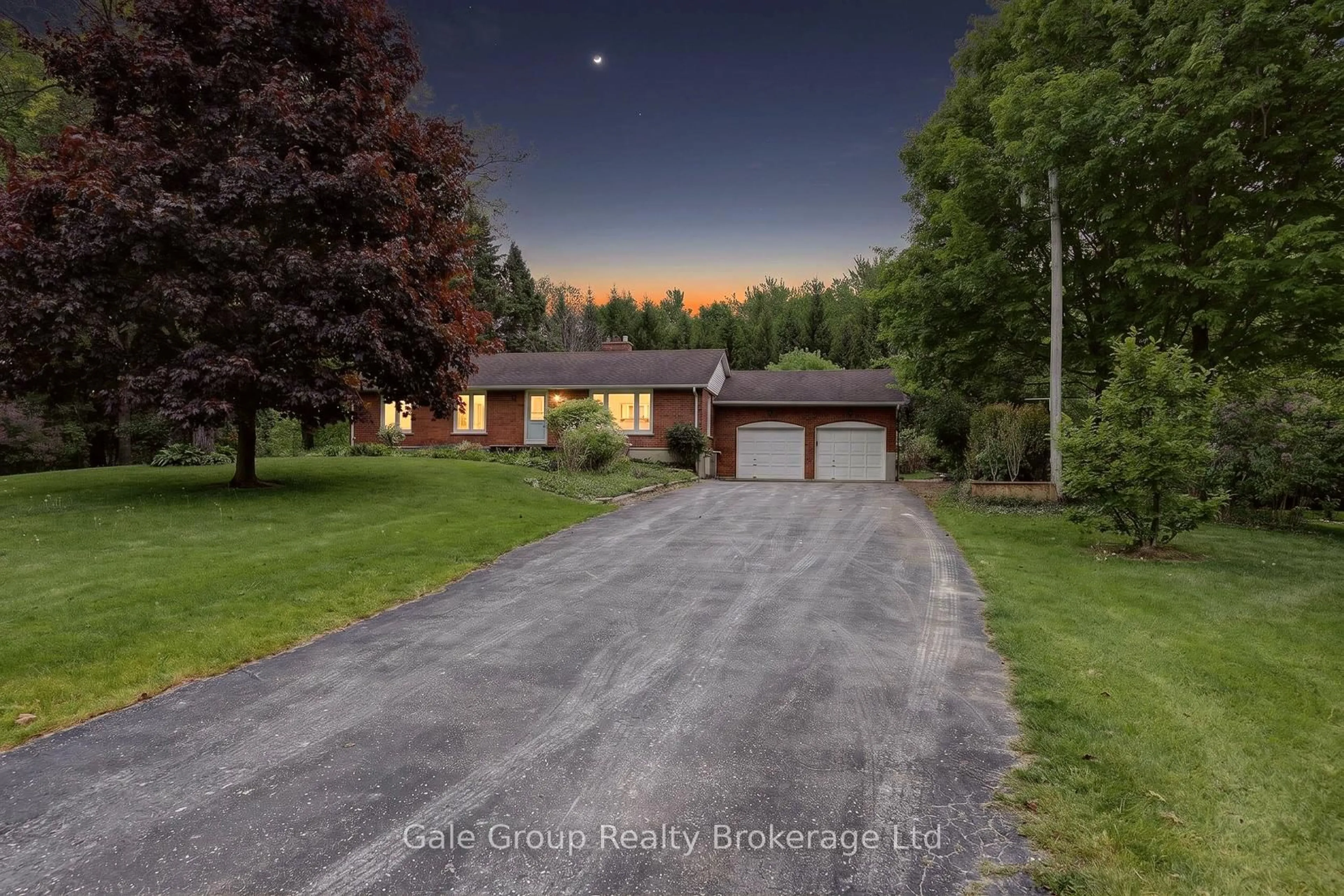 A pic from outside/outdoor area/front of a property/back of a property/a pic from drone, unknown for 565912 Towerline Rd, Norwich Ontario N4S 7W3