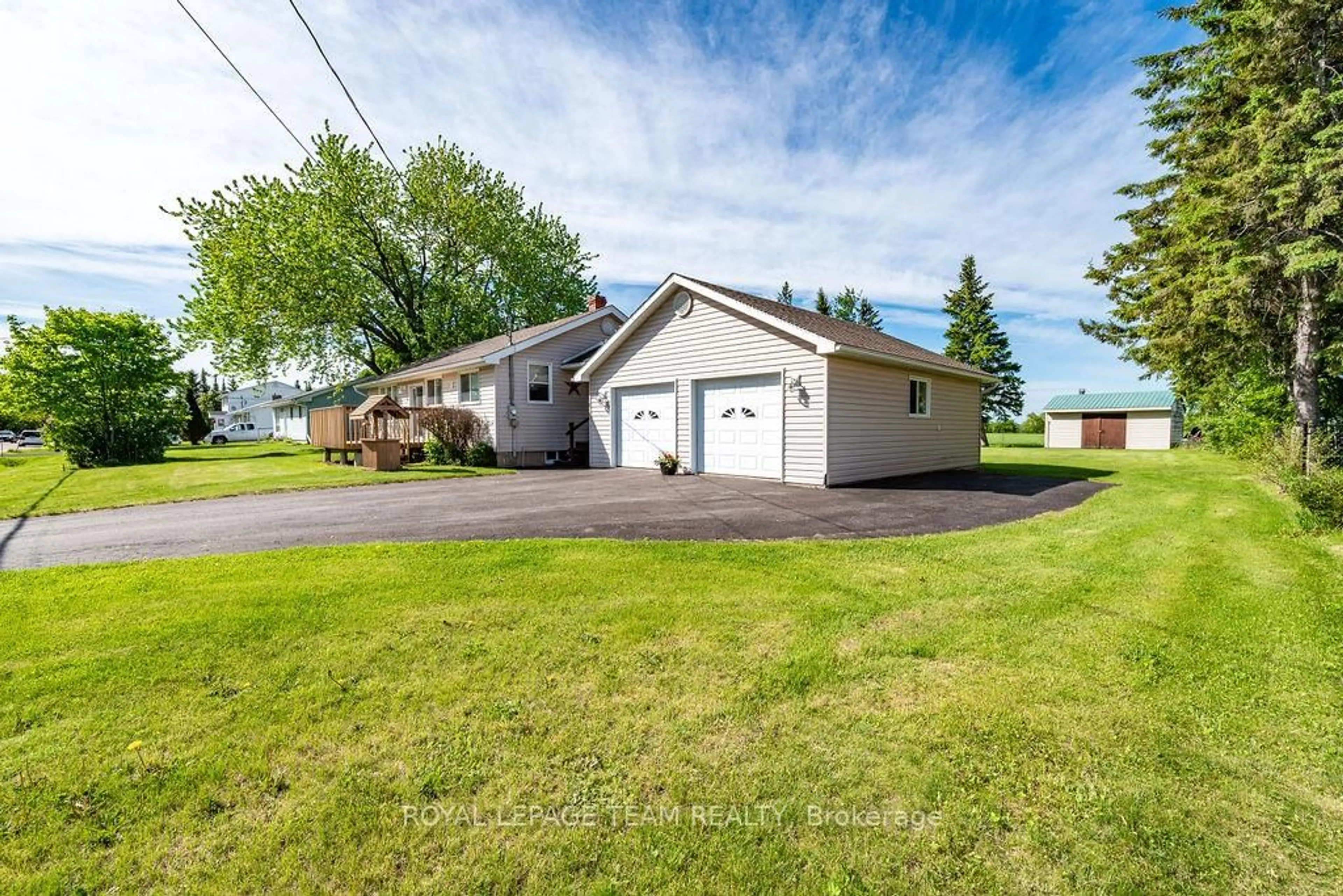 A pic from outside/outdoor area/front of a property/back of a property/a pic from drone, unknown for 111 Campbell Dr, Arnprior Ontario K7S 3G9
