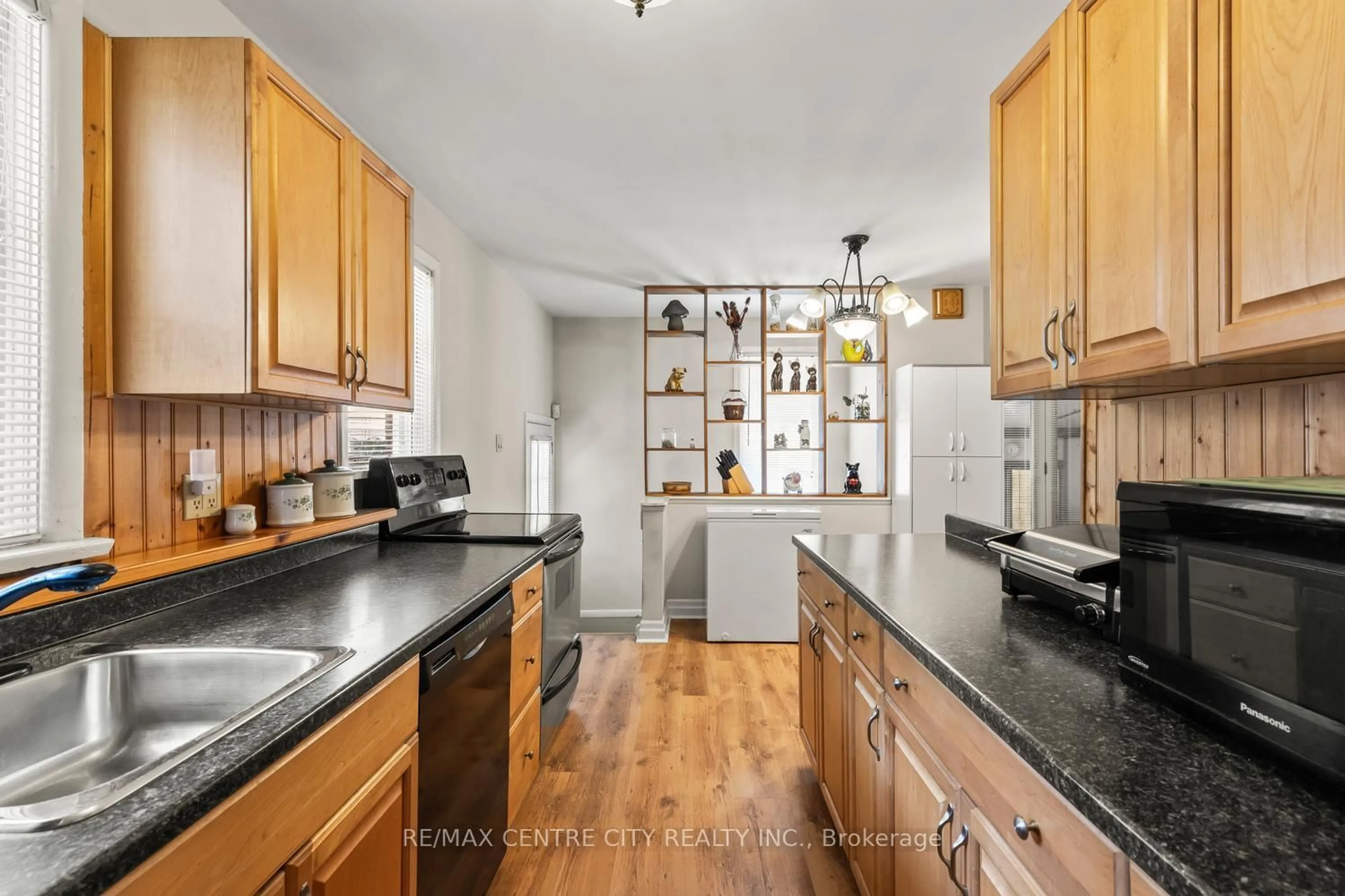 Open concept kitchen, unknown for 219 Fairway Ave, London East Ontario N5W 1J2