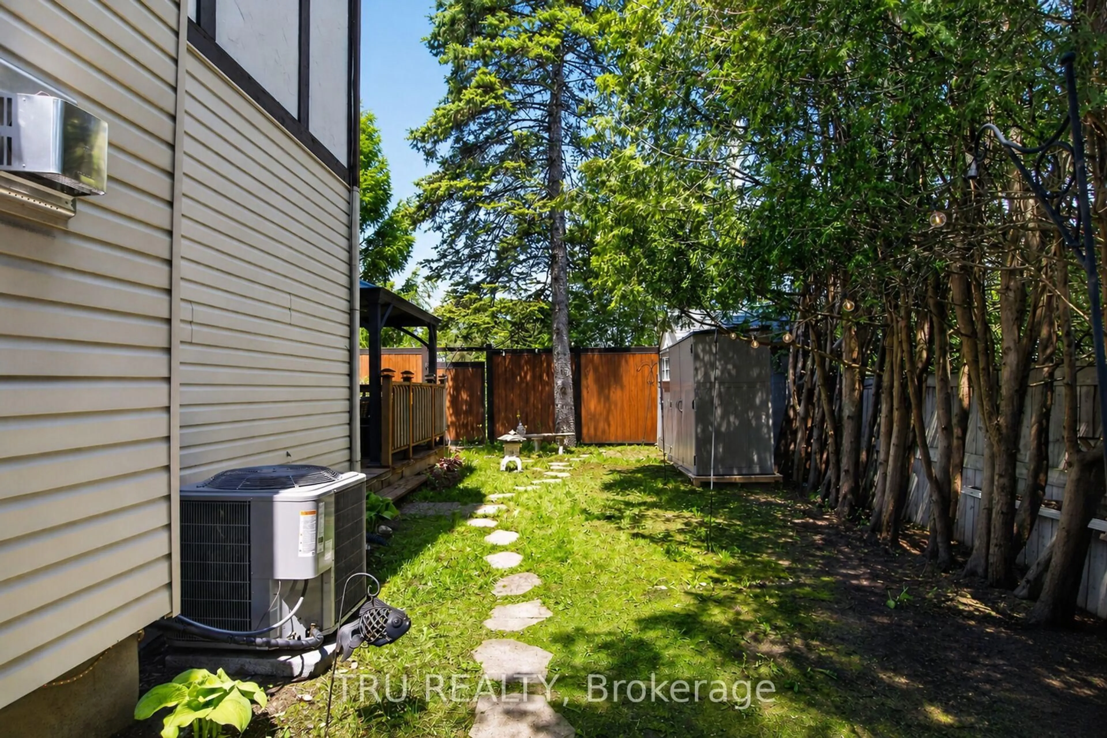 Patio, street for 2769 Massicotte Lane, Kars Ontario K1T 3H1