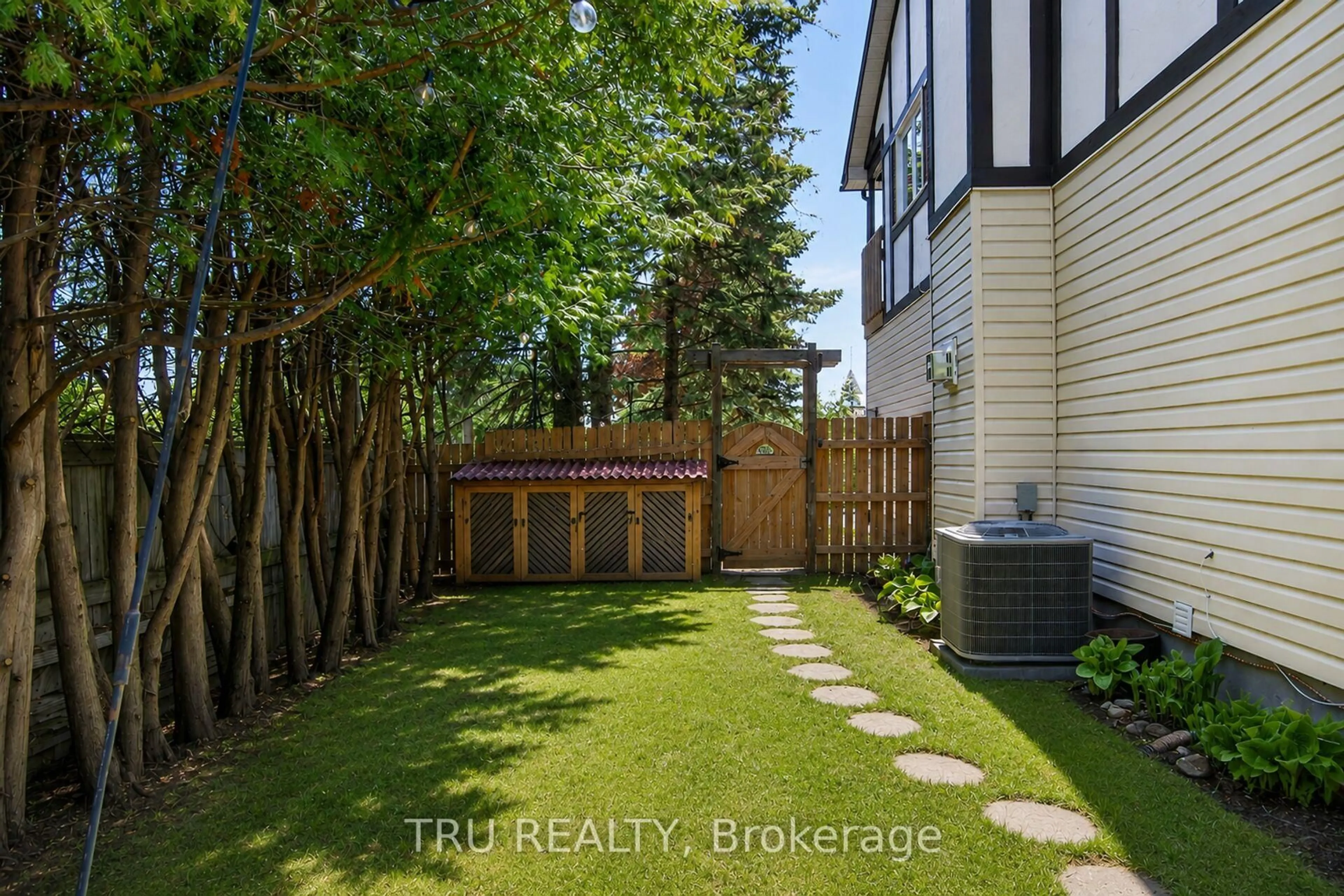 Patio, street for 2769 Massicotte Lane, Kars Ontario K1T 3H1