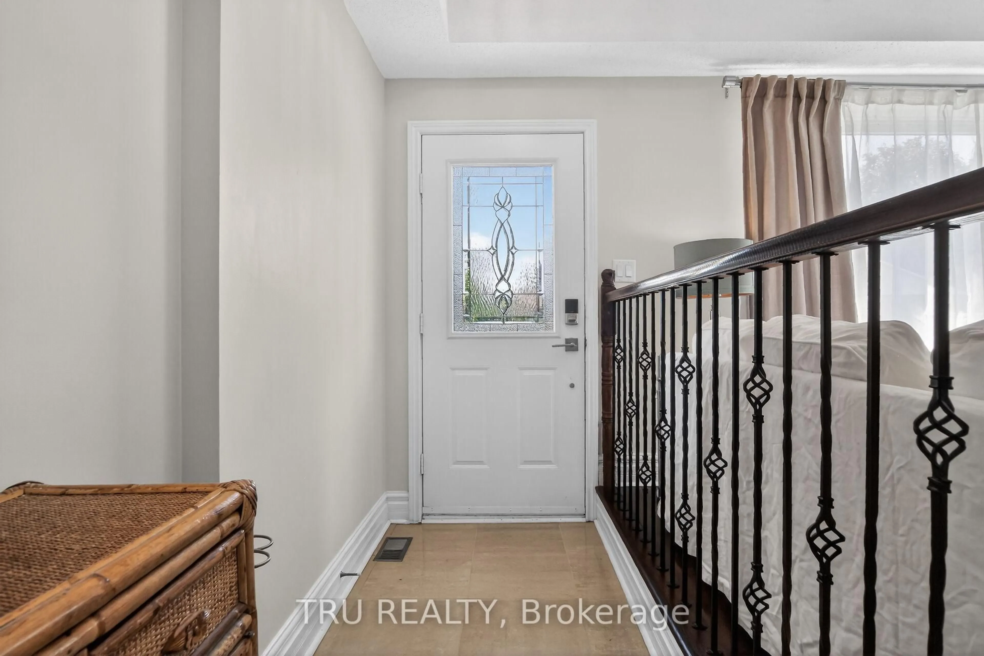 Indoor entryway for 2769 Massicotte Lane, Kars Ontario K1T 3H1