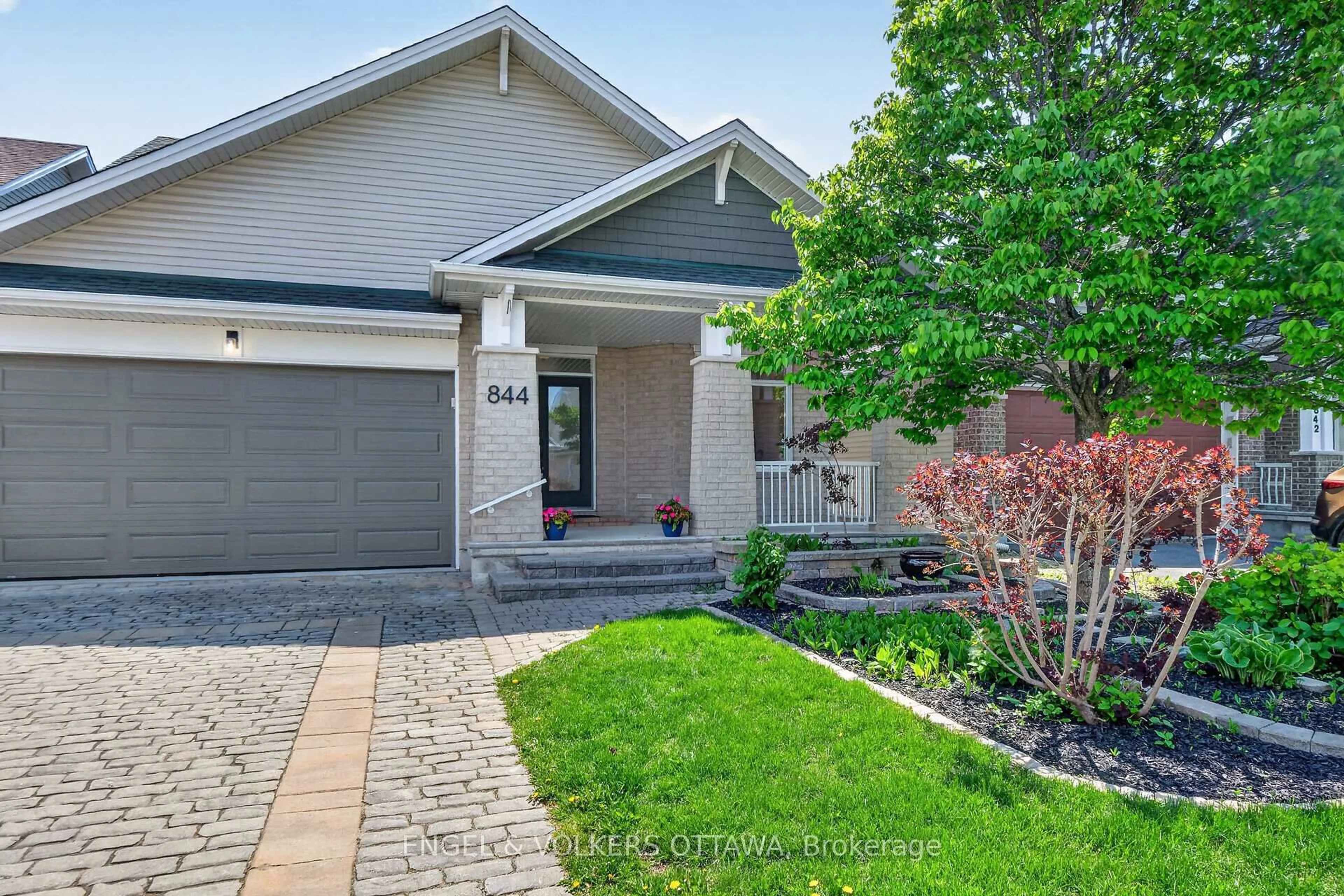 Home with brick exterior material, street for 844 Swallowtail Cres, Ottawa Ontario K4A 4M5