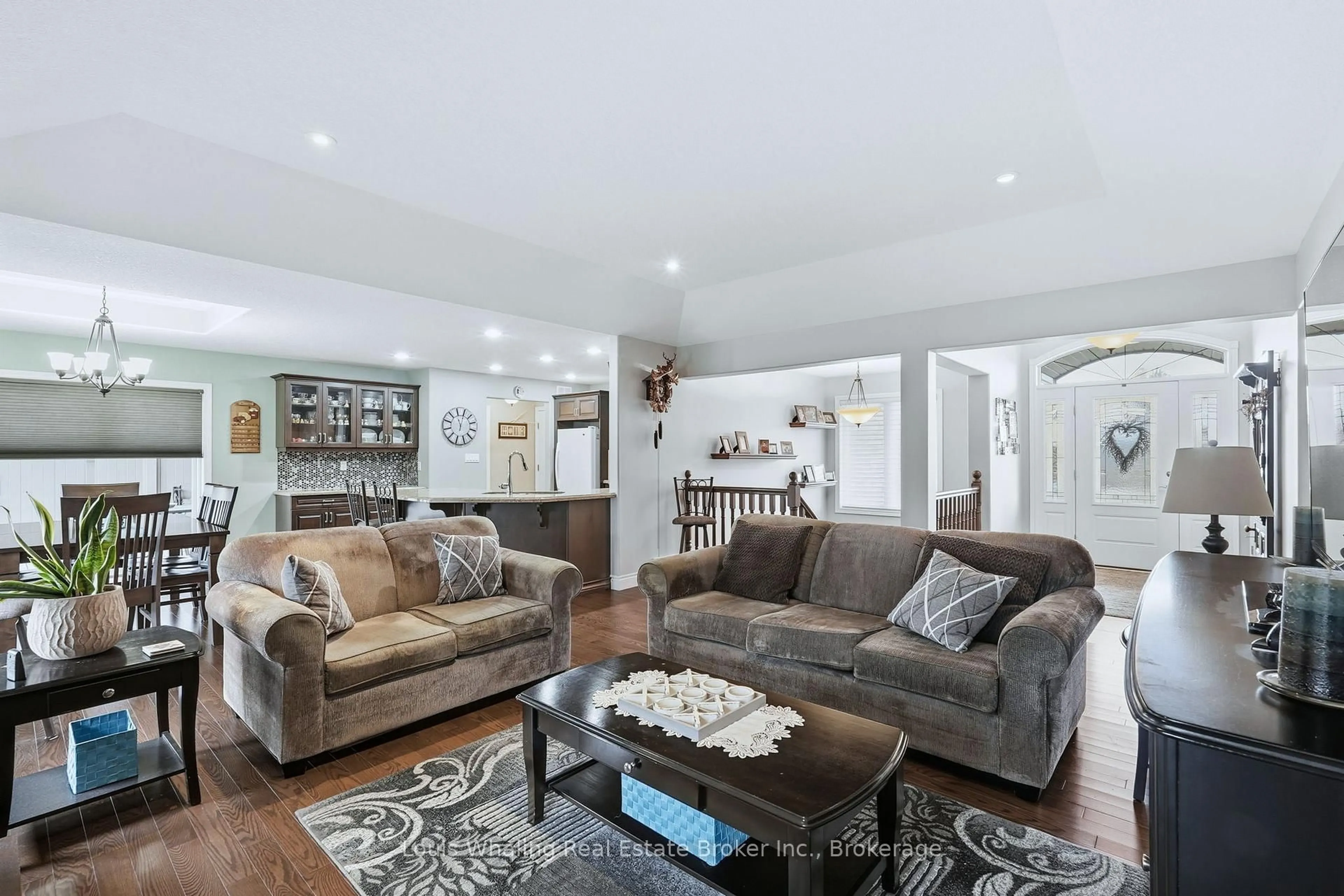 Living room with furniture, unknown for 405 2nd St, Hanover Ontario N4N 3T9