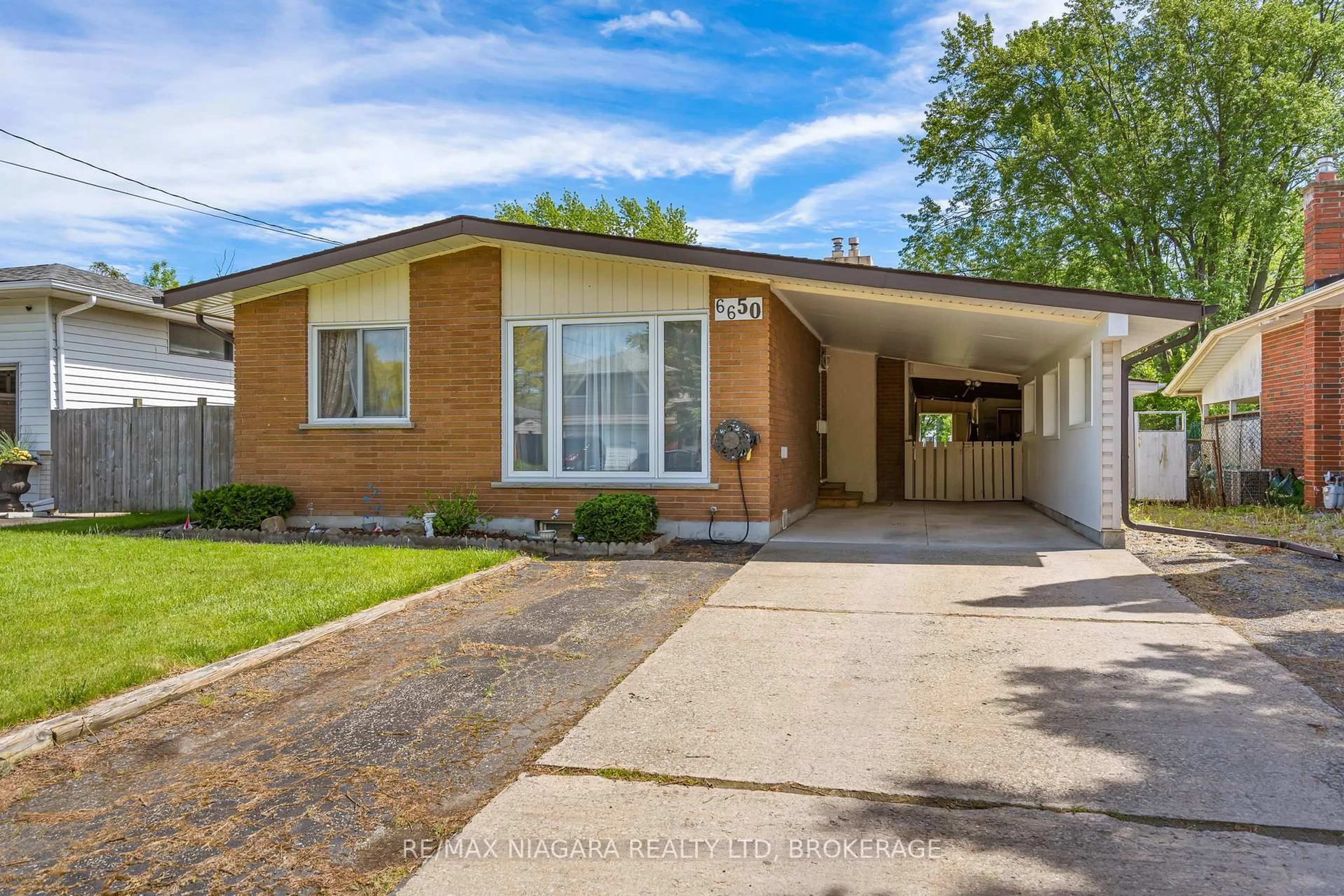 Home with brick exterior material, street for 6650 Hawkins St, Niagara Falls Ontario L2G 3B7