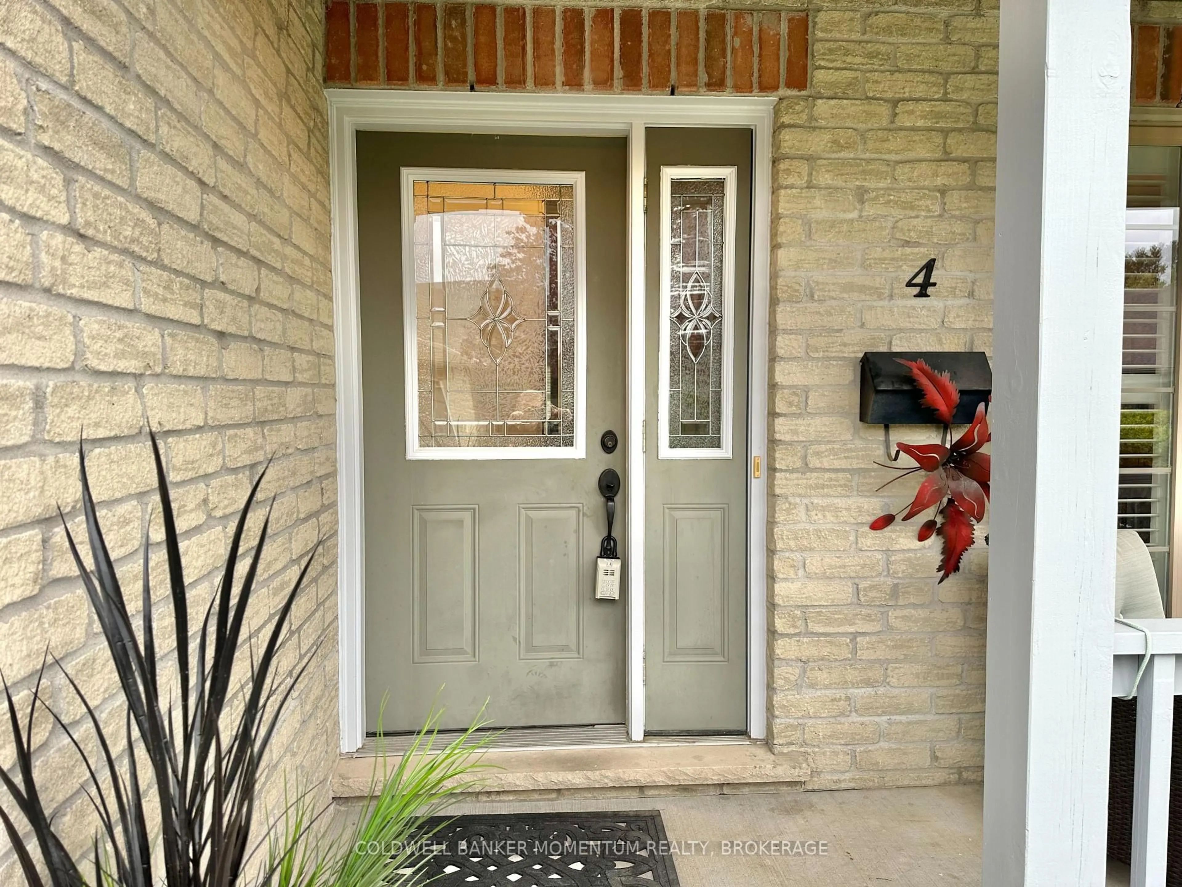 Indoor entryway for 409 Queen St #4, Norfolk Ontario N3Y 0A1