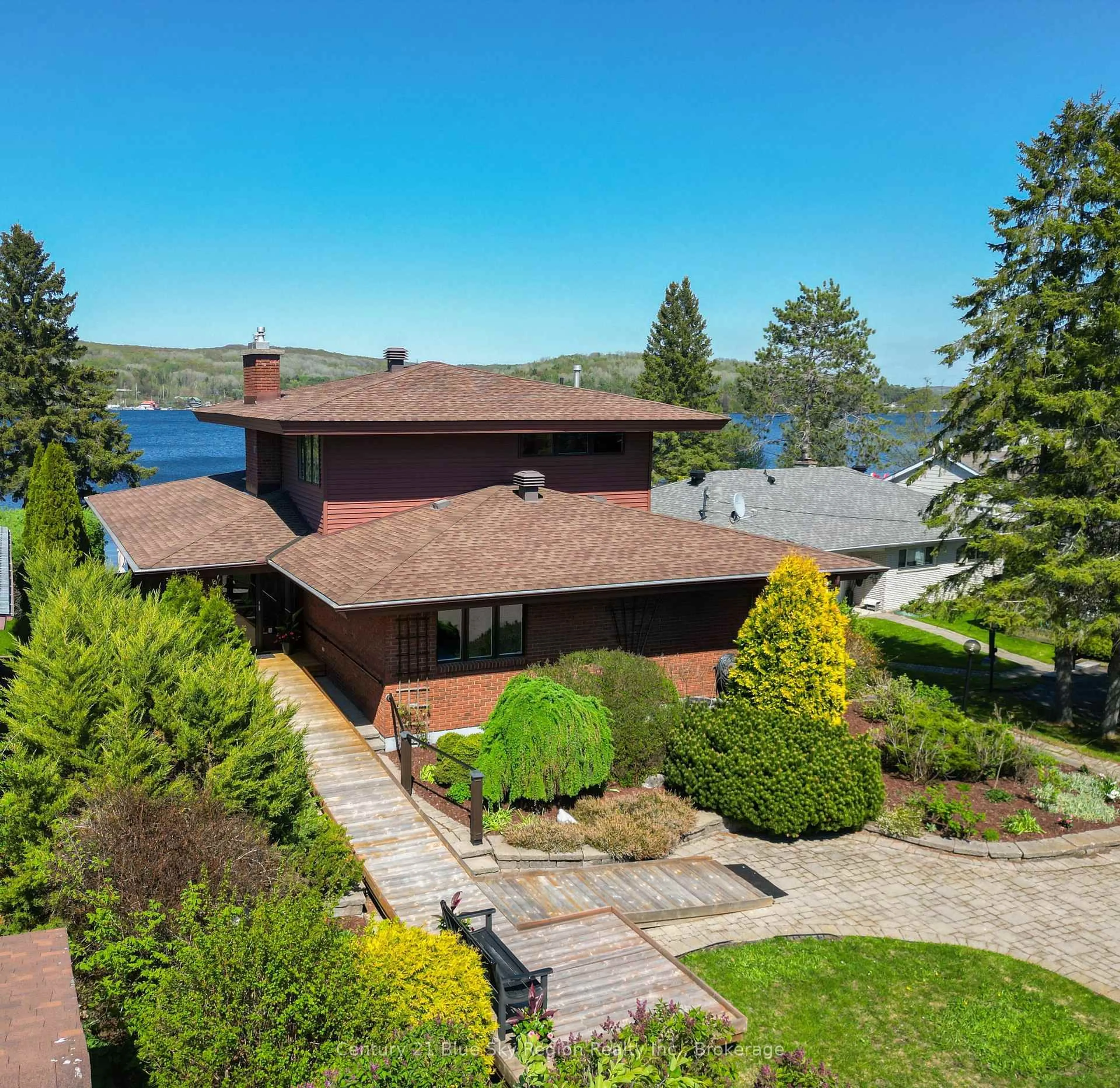 A pic from outside/outdoor area/front of a property/back of a property/a pic from drone, water/lake/river/ocean view for 204 Lakeside Dr, North Bay Ontario P1A 3E3