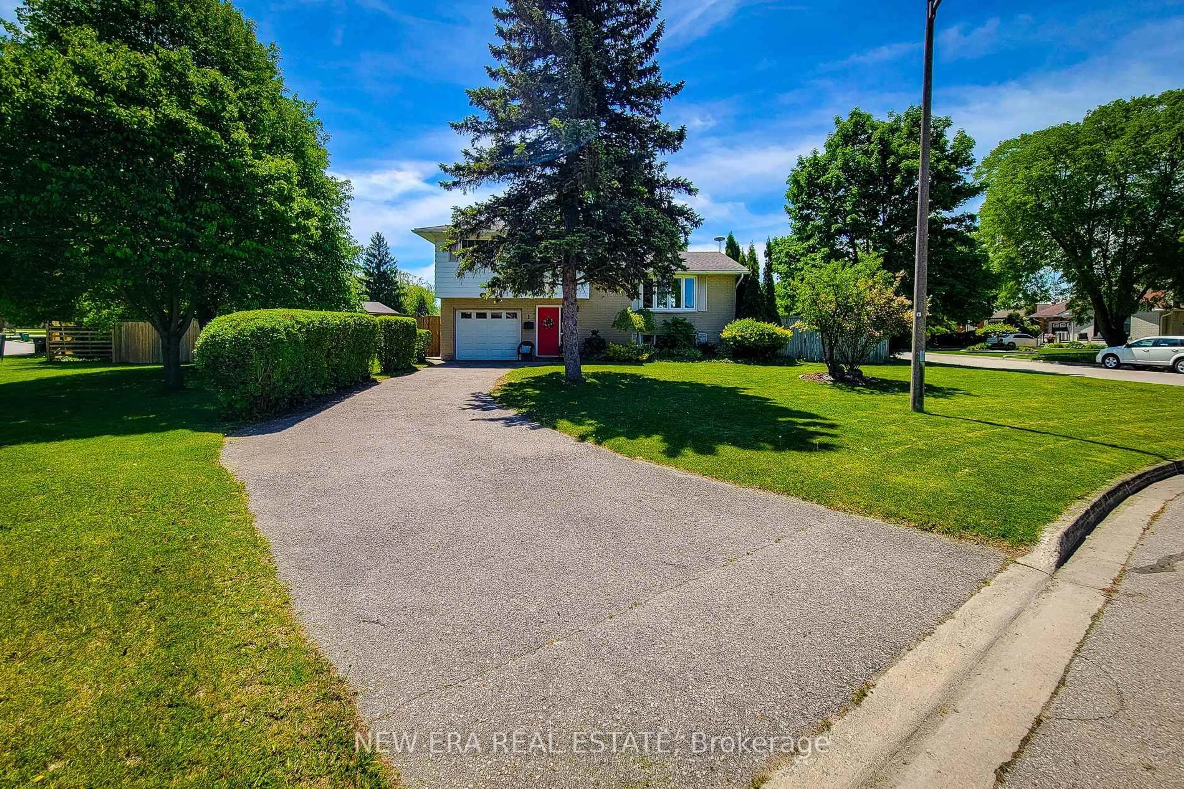 A pic from outside/outdoor area/front of a property/back of a property/a pic from drone, street for 1 Greenwood Ave, Cambridge Ontario N1R 2Y2