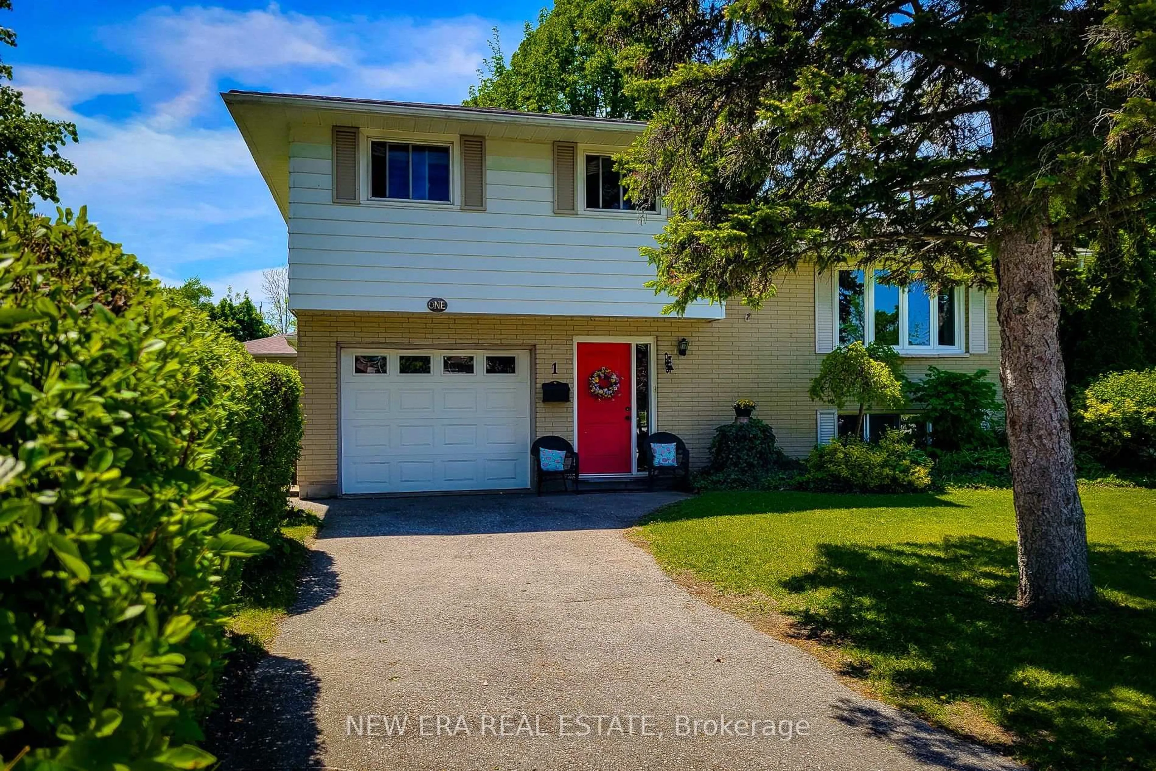 Home with vinyl exterior material, street for 1 Greenwood Ave, Cambridge Ontario N1R 2Y2
