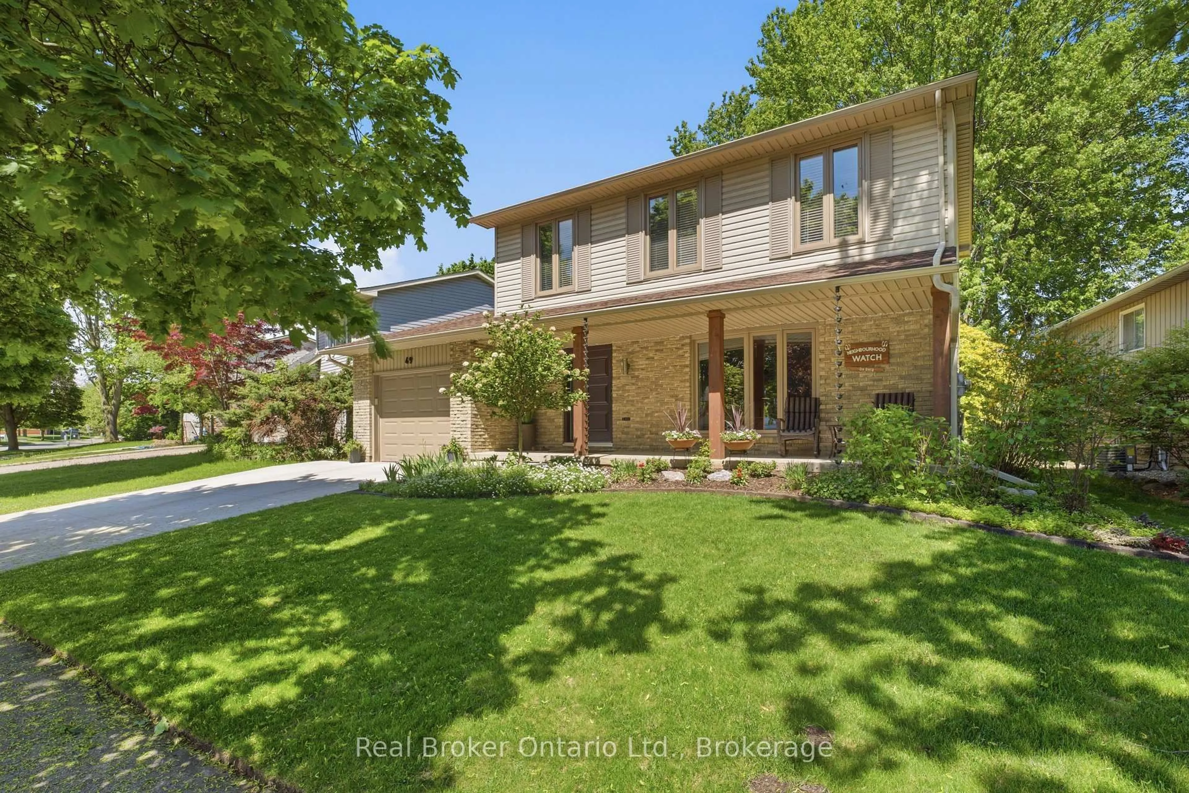 A pic from outside/outdoor area/front of a property/back of a property/a pic from drone, street for 49 Greenfield Rd, Brantford Ontario N3R 6Z4