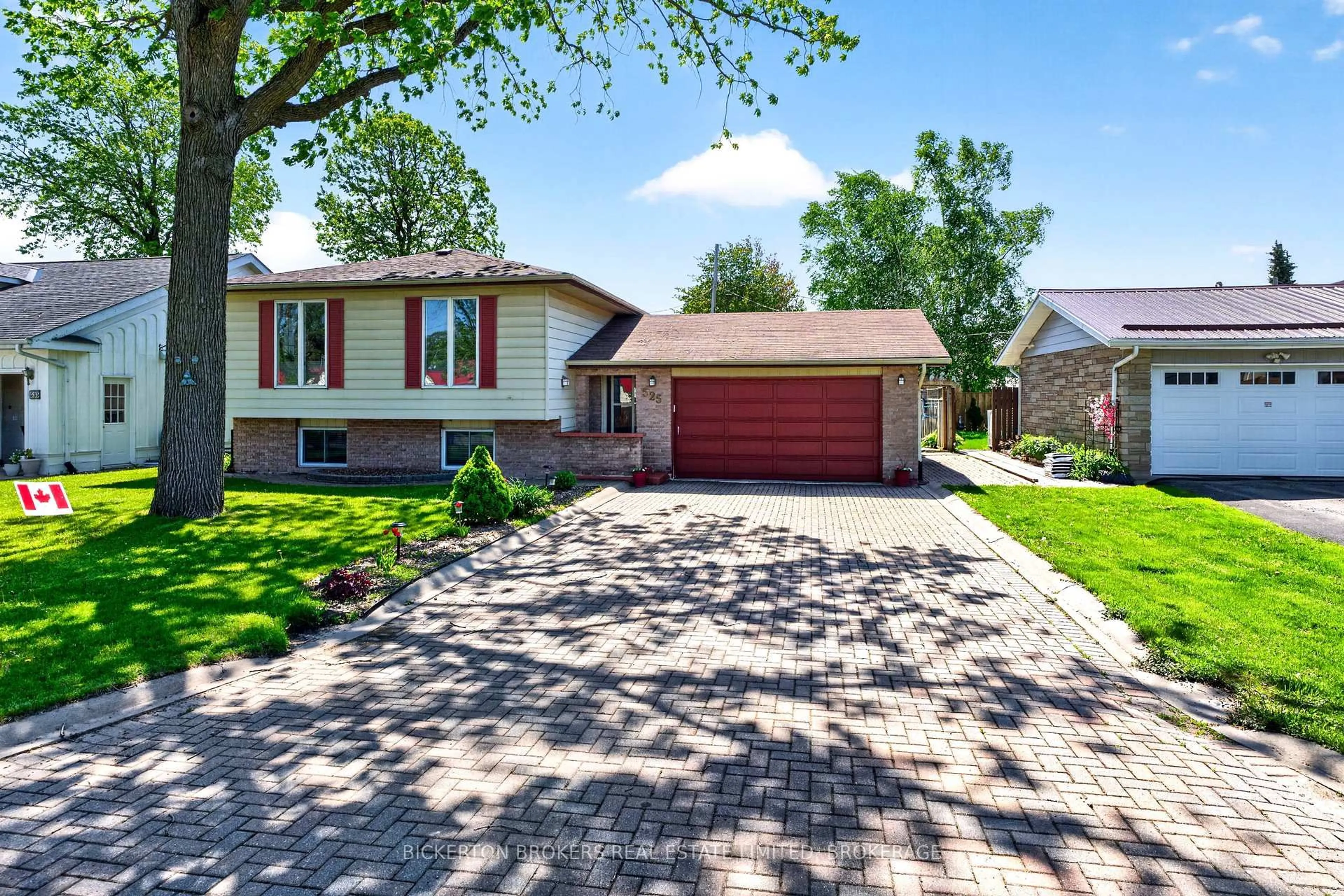 Home with brick exterior material, street for 525 Pine St, Gananoque Ontario K7G 2Z2