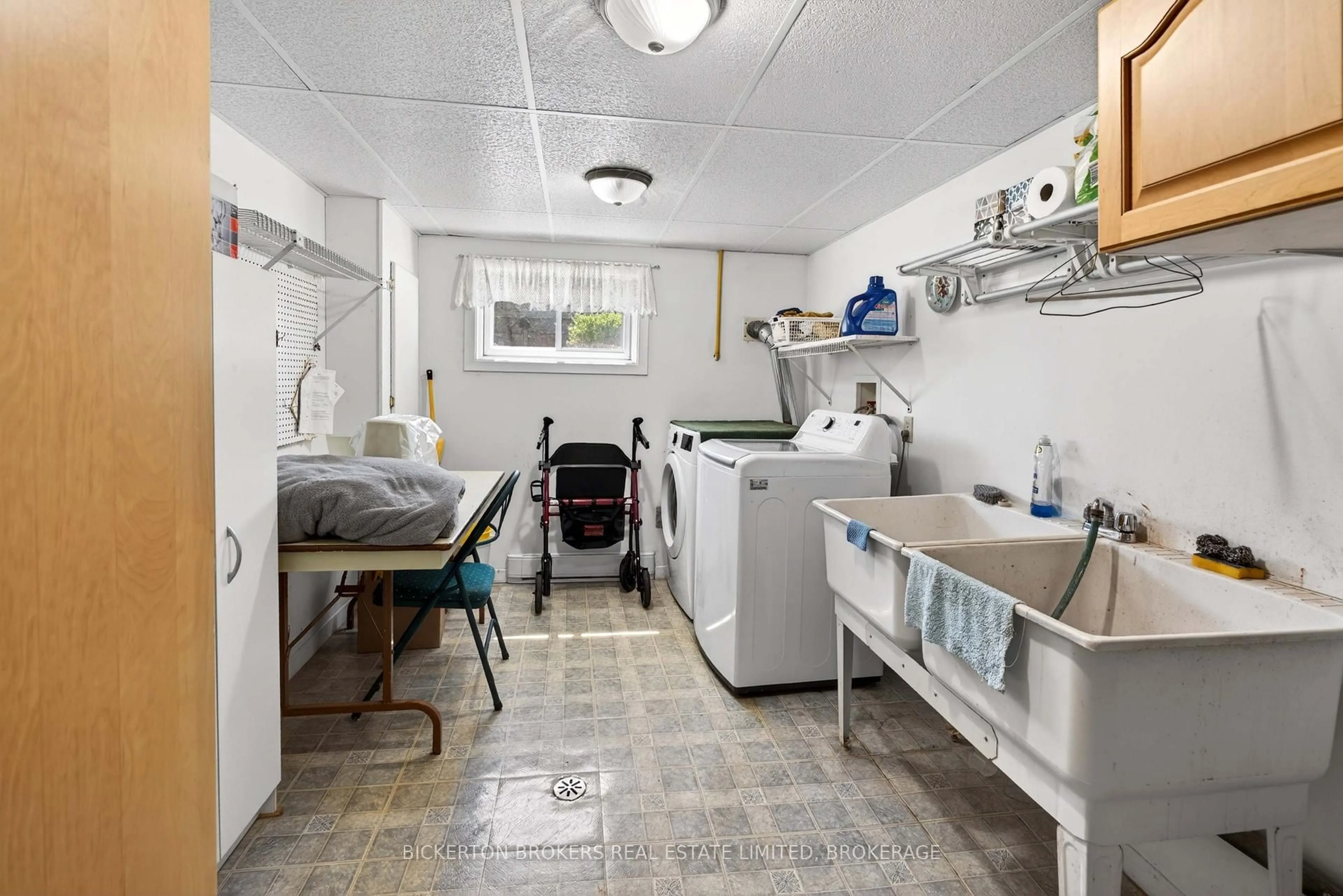 Laundry room for 525 Pine St, Gananoque Ontario K7G 2Z2