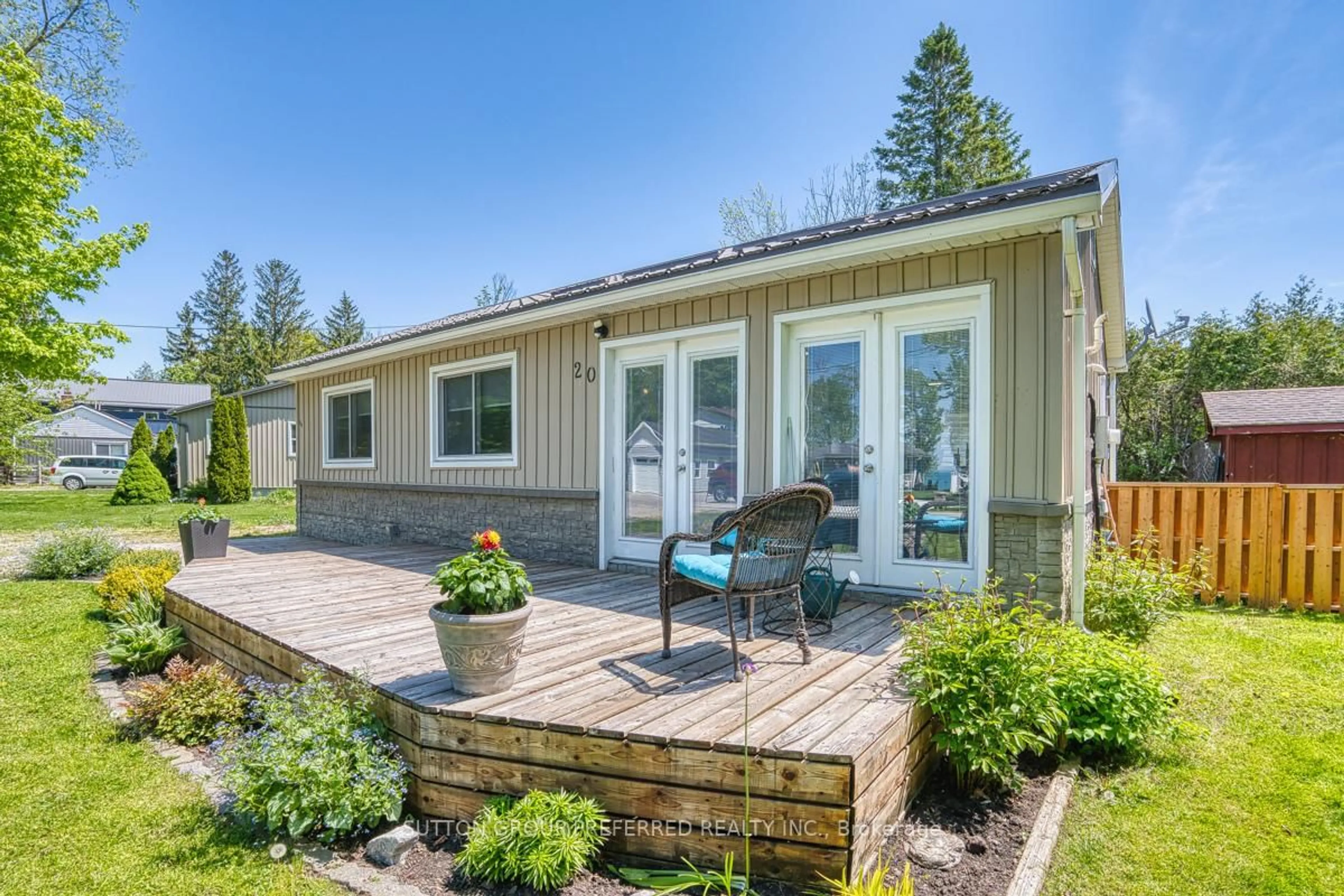 Home with vinyl exterior material, water/lake/river/ocean view for 20 Bluewater Dr, Central Huron Ontario N7A 3X8