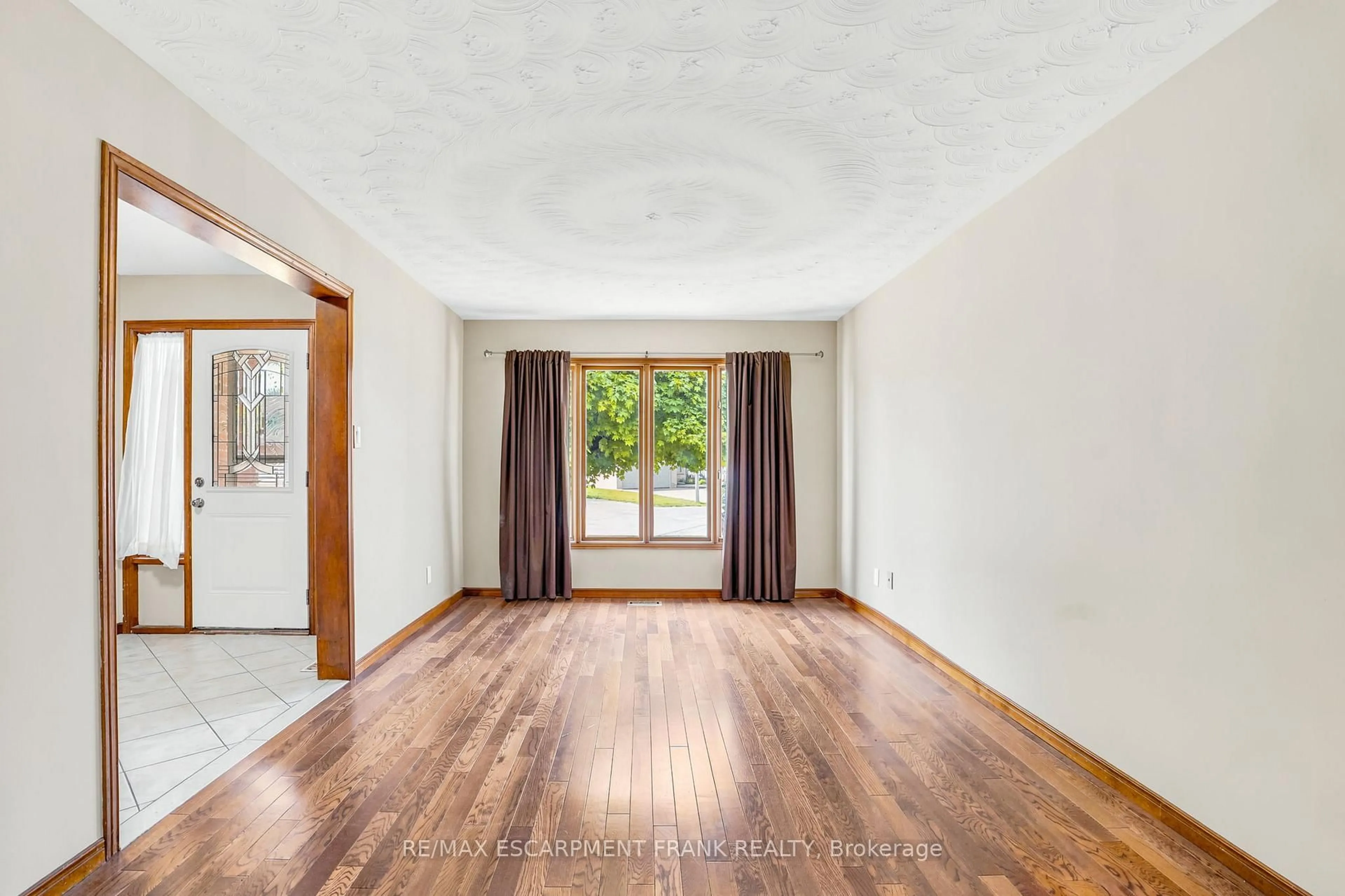 Unknown for 35 AMBLECOTE Pl, Hamilton Ontario L8W 3E9