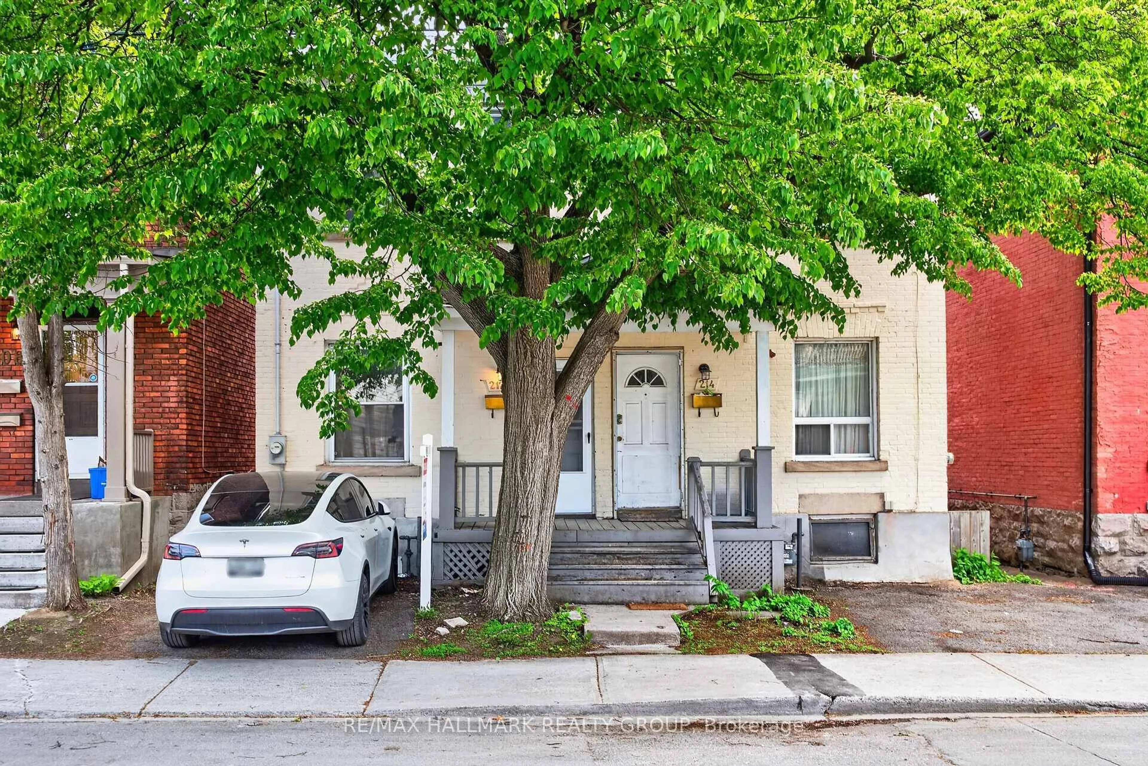 Unknown for 212 Arlington Ave, Ottawa Ontario K1R 5S9
