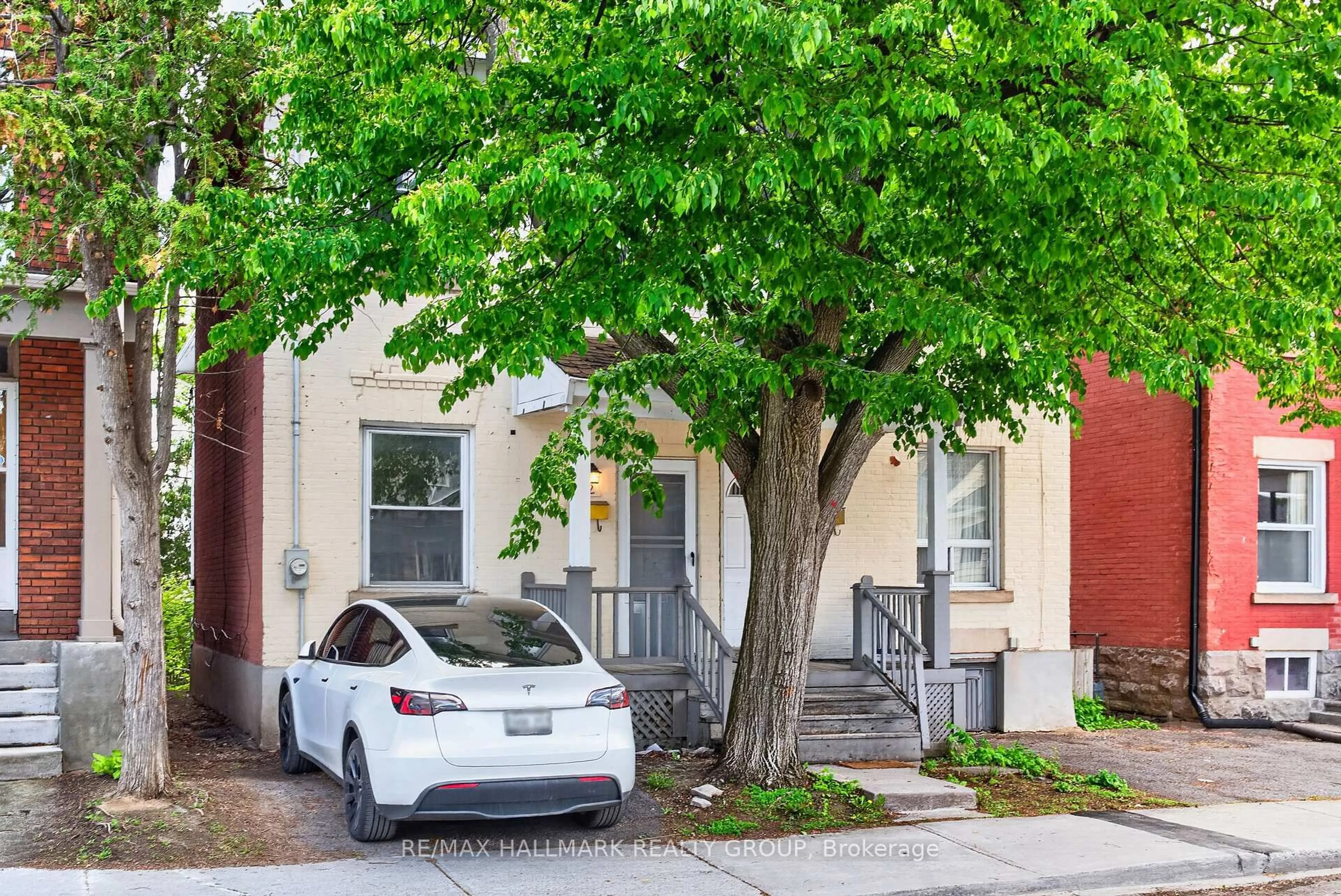 Unknown for 212 Arlington Ave, Ottawa Ontario K1R 5S9