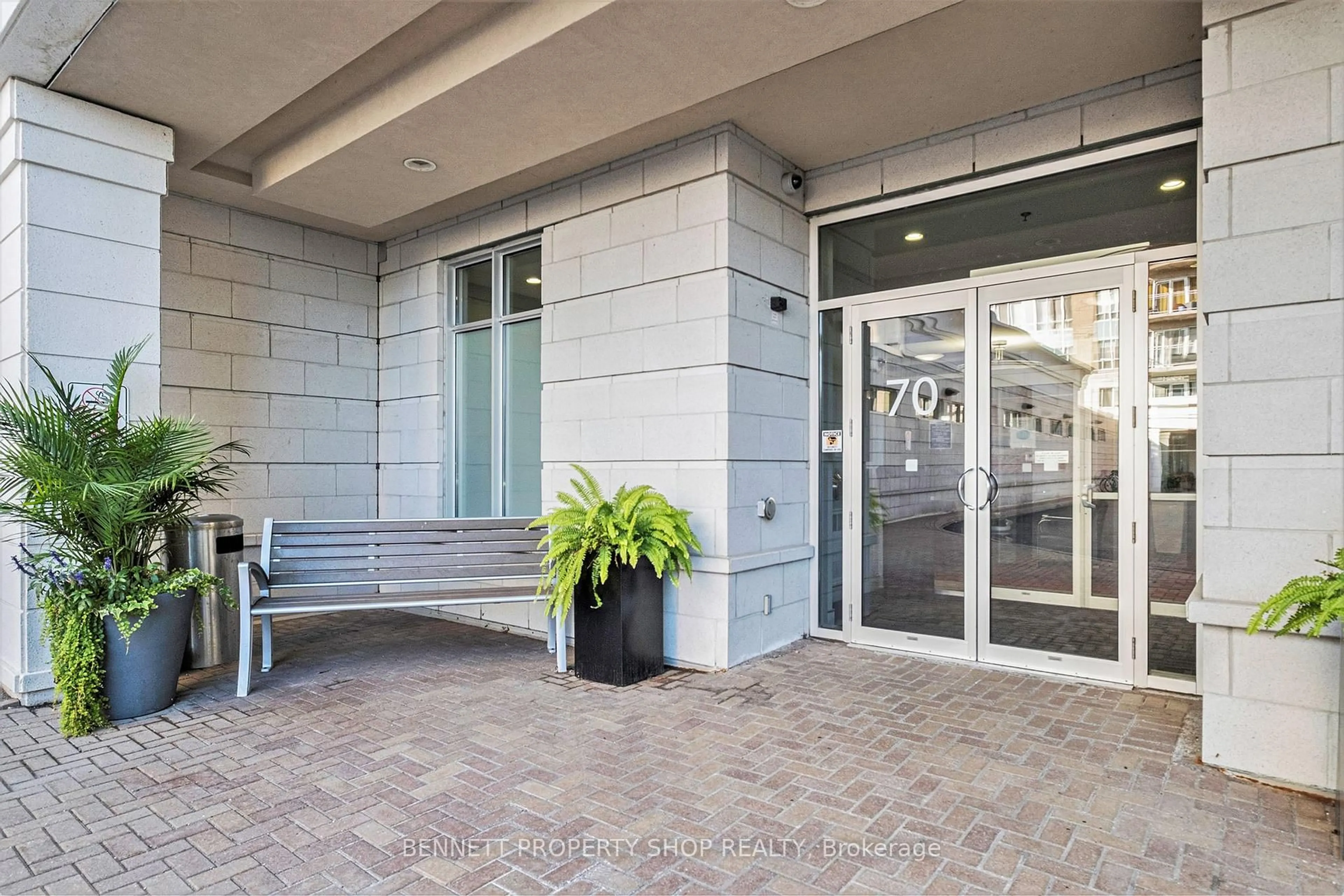 Indoor foyer for 70 Landry St #1204, Ottawa Ontario K1L 0A8