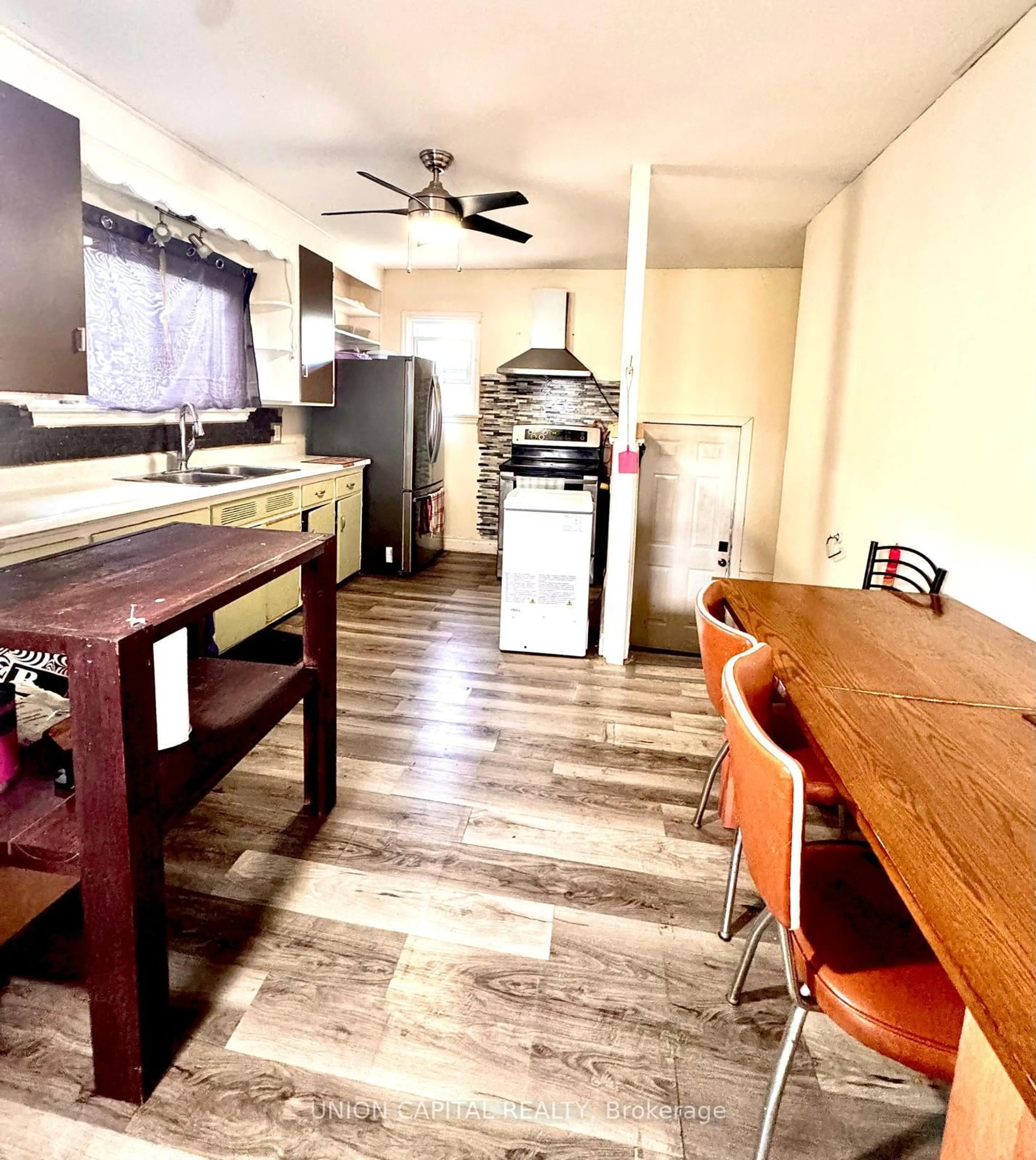 Unknown for 16 Cumming St, St. Catharines Ontario L2S 1H7