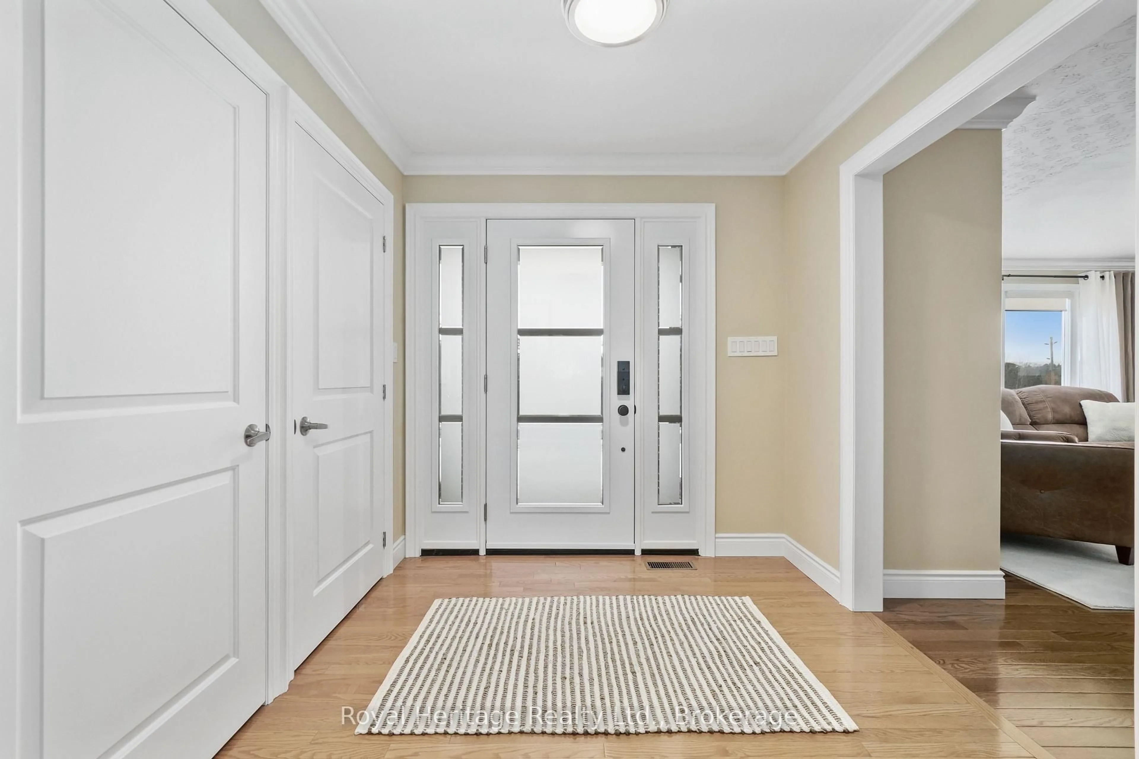 Indoor entryway for 8803 Dale Rd, Hamilton Township Ontario K9A 4J9