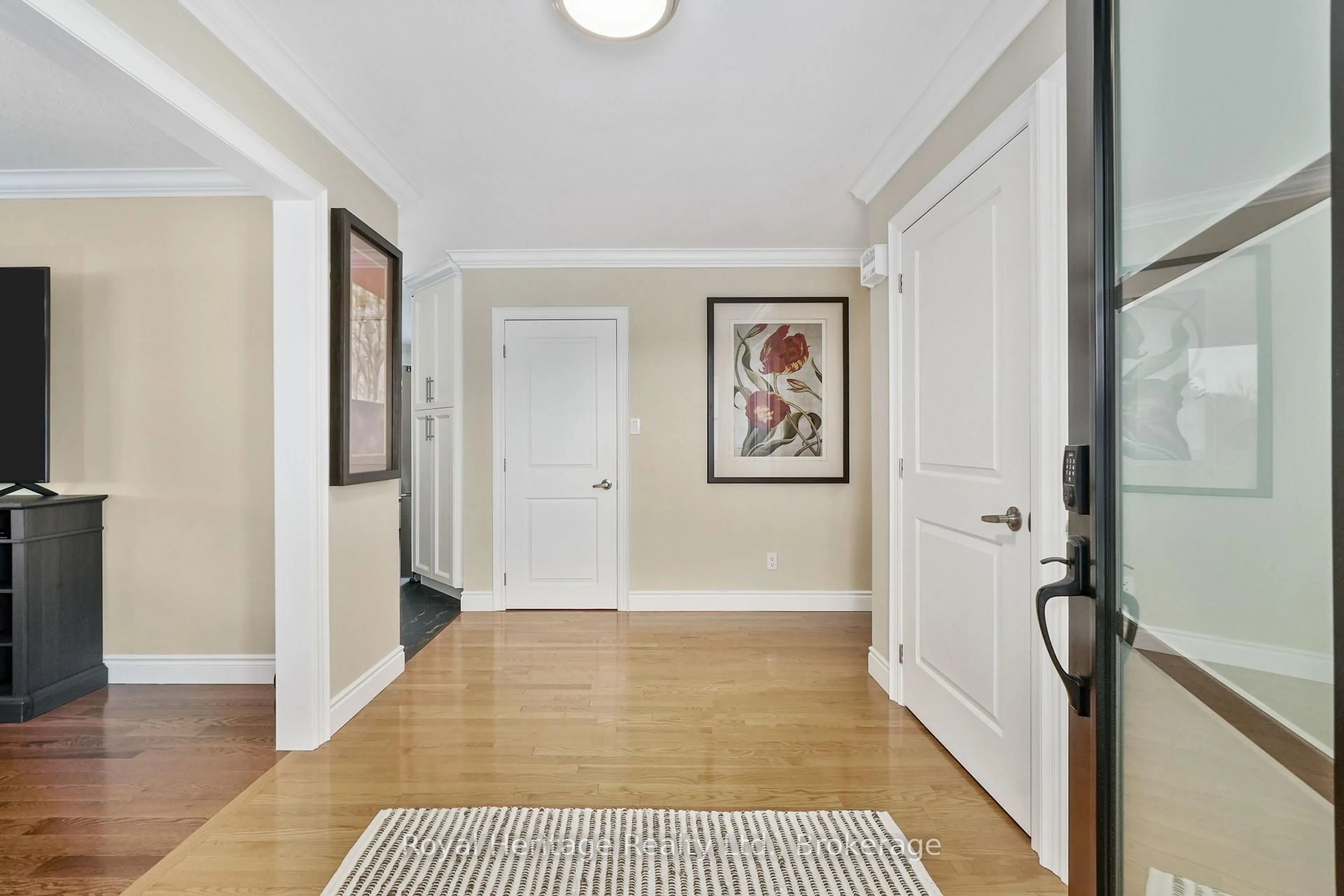 Indoor entryway for 8803 Dale Rd, Hamilton Township Ontario K9A 4J9