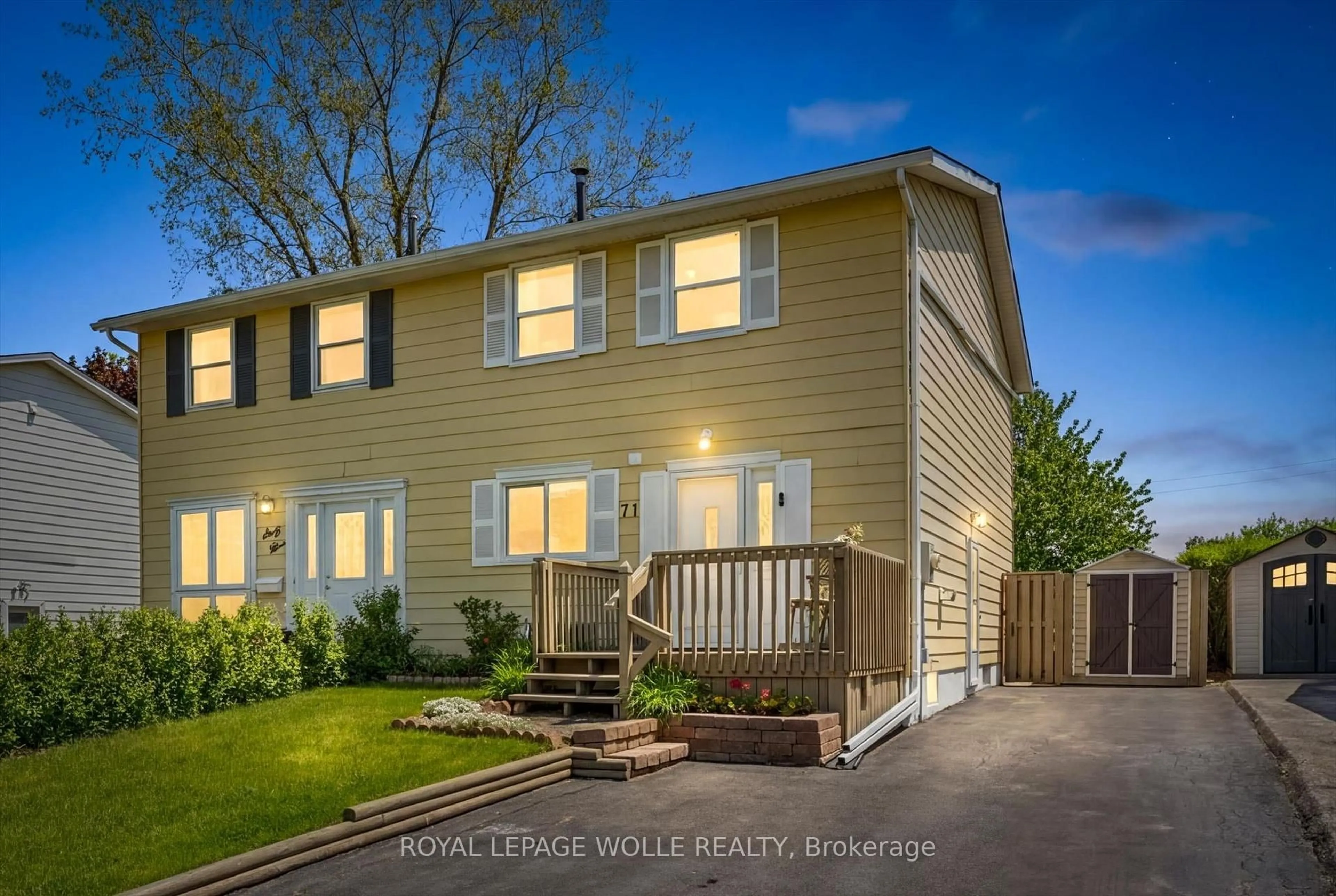 Home with vinyl exterior material, street for 71 Blackhorne Dr, Kitchener Ontario N2E 1T5