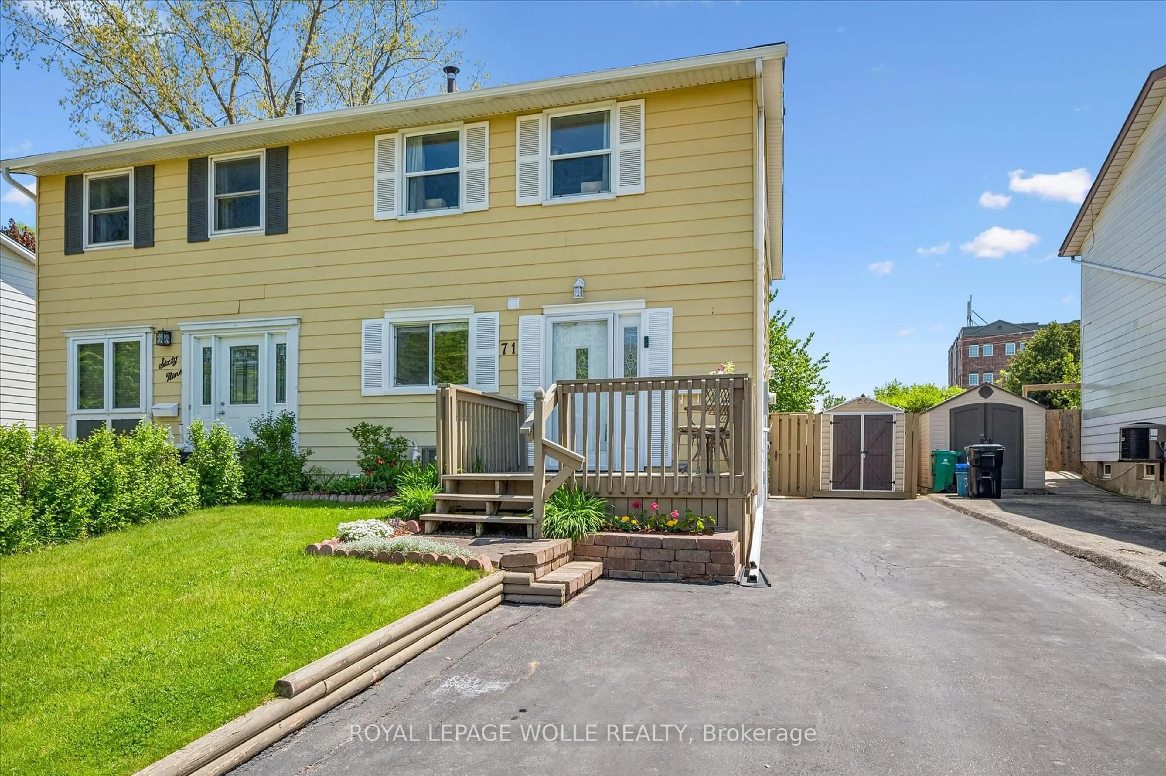 Home with vinyl exterior material, street for 71 Blackhorne Dr, Kitchener Ontario N2E 1T5