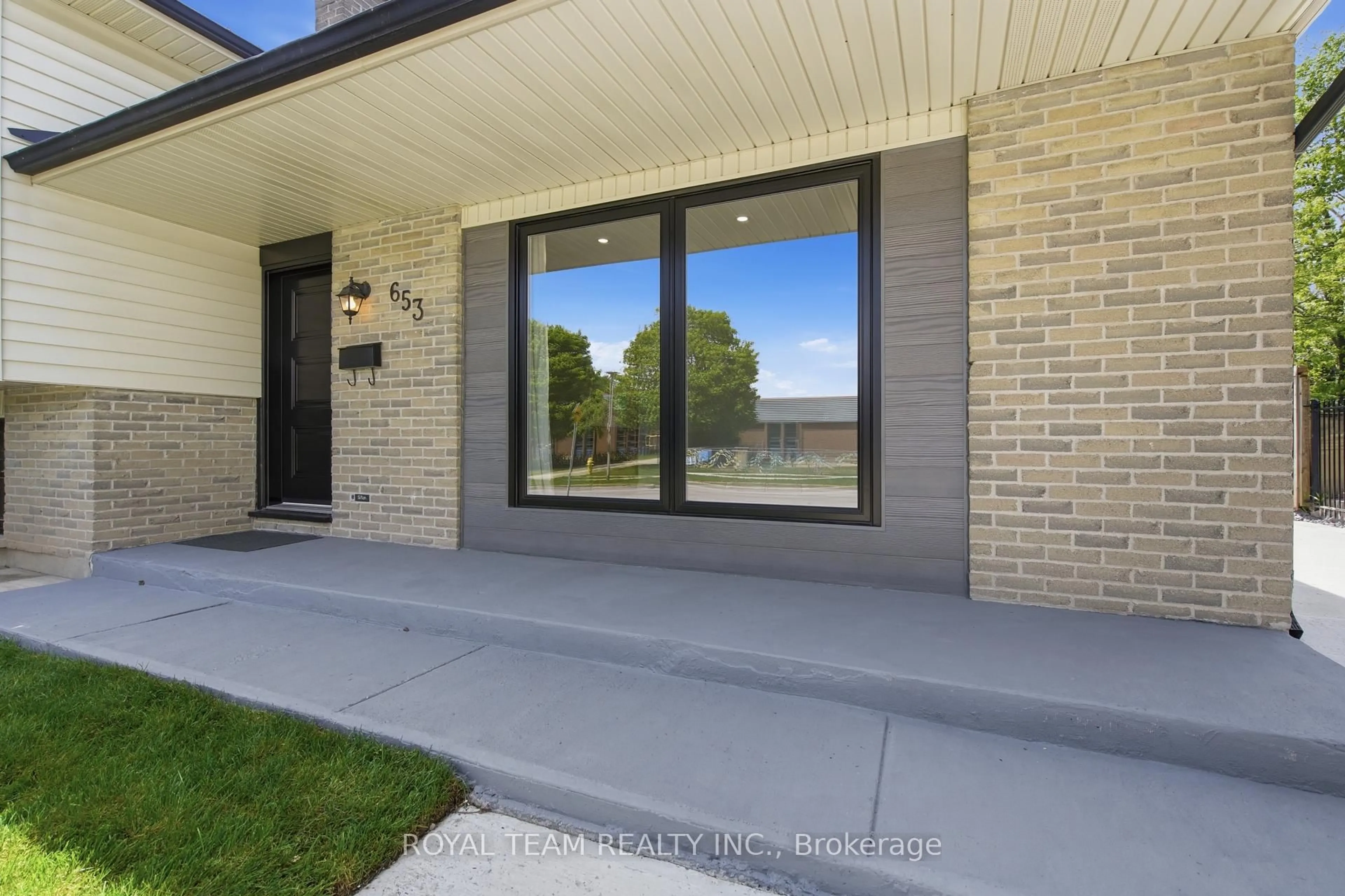 Unknown for 653 Steeplechase Dr, London South Ontario N6J 3P3