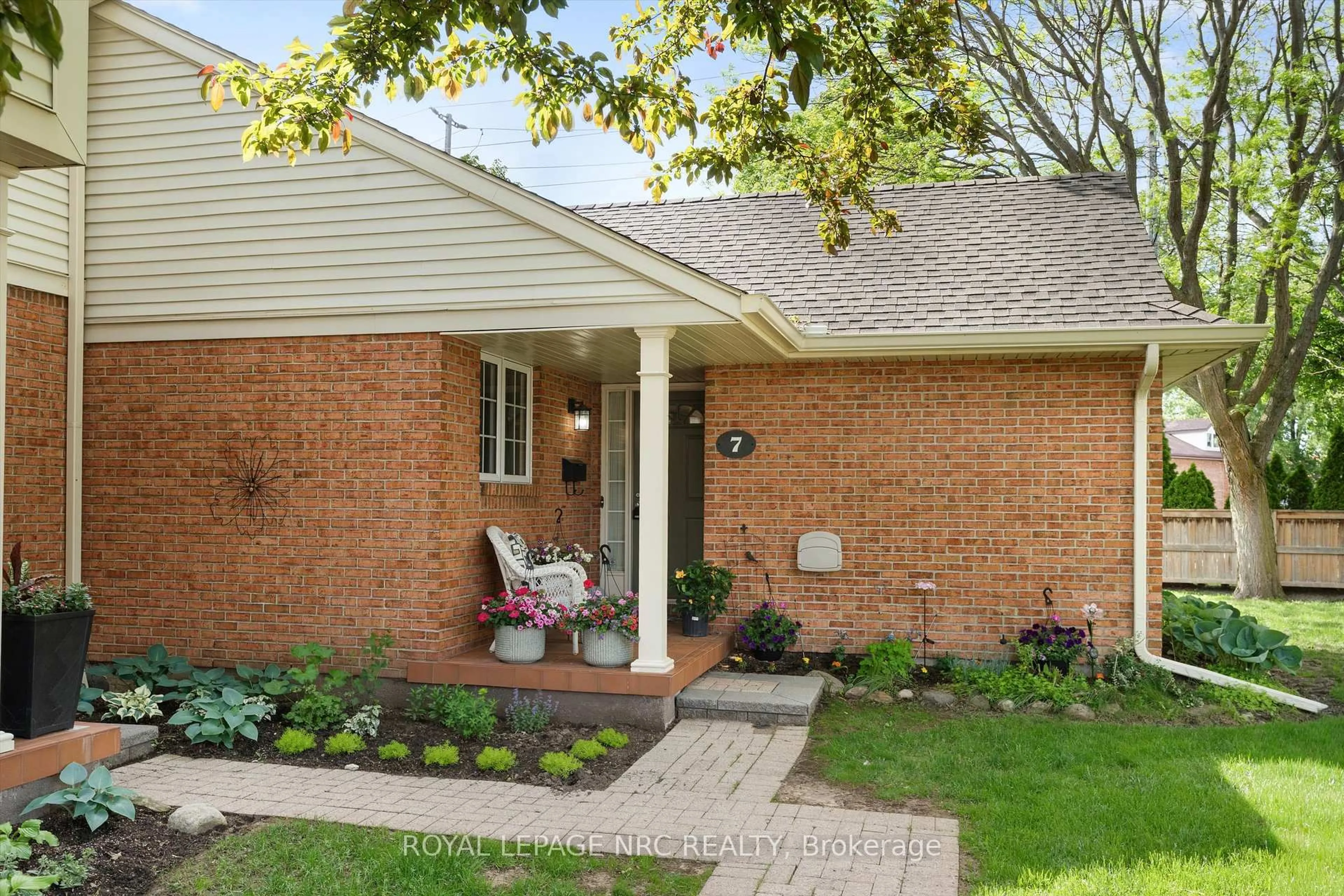 Home with brick exterior material, street for 275 Pelham Rd #7, St. Catharines Ontario L2S 3B9