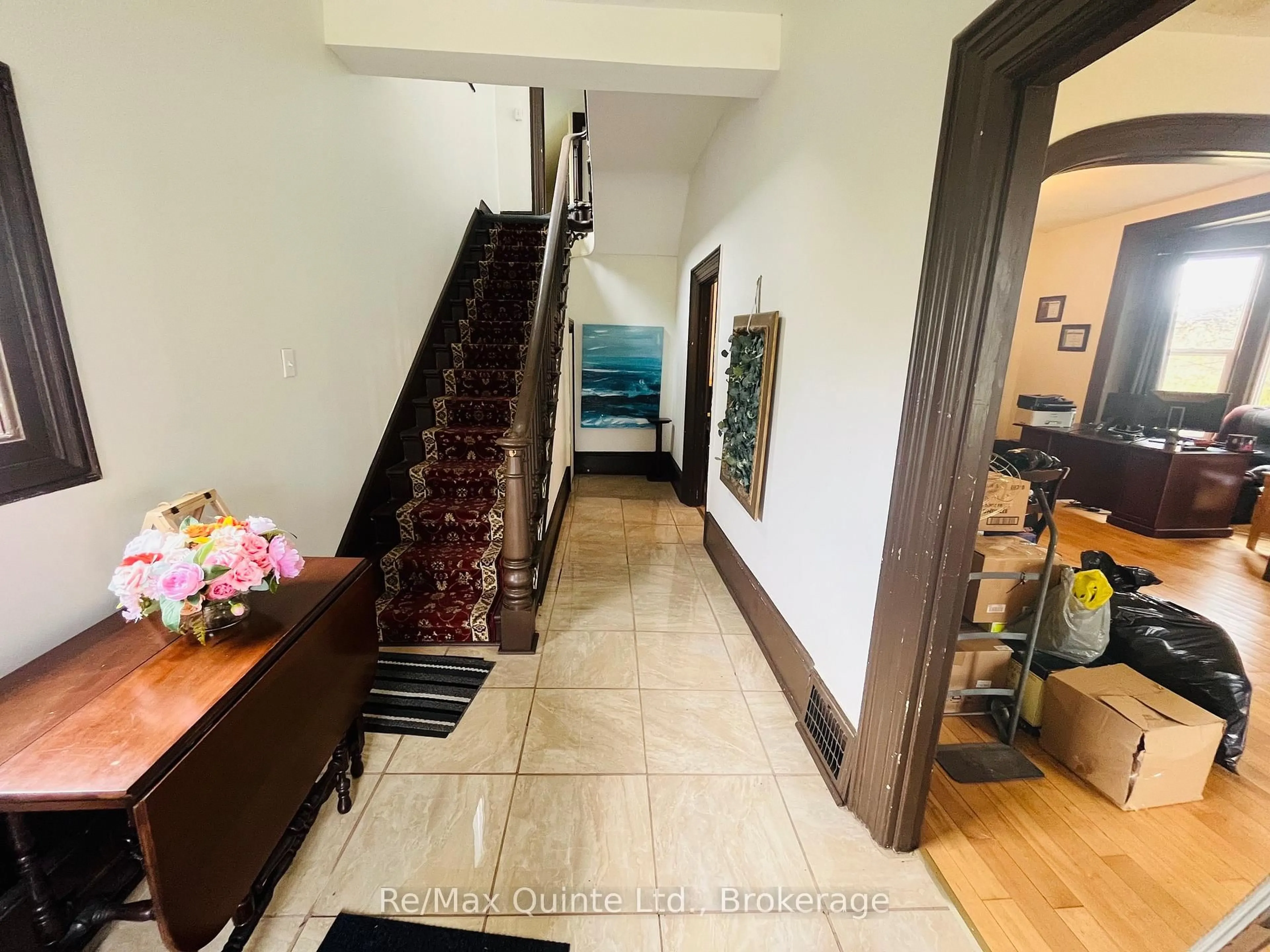 Indoor foyer for 45 Highland Ave, Belleville Ontario K8P 3R2