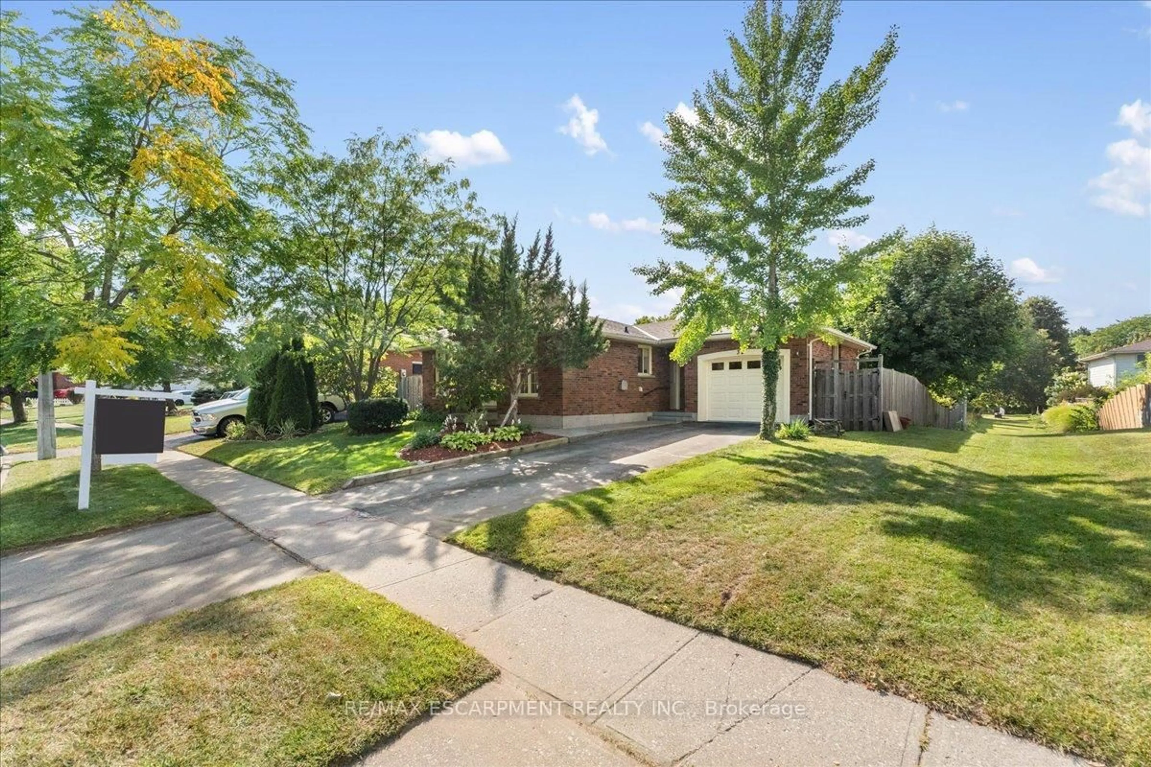 A pic from outside/outdoor area/front of a property/back of a property/a pic from drone, street for 32 Donly Dr, Norfolk Ontario N3Y 4Z8