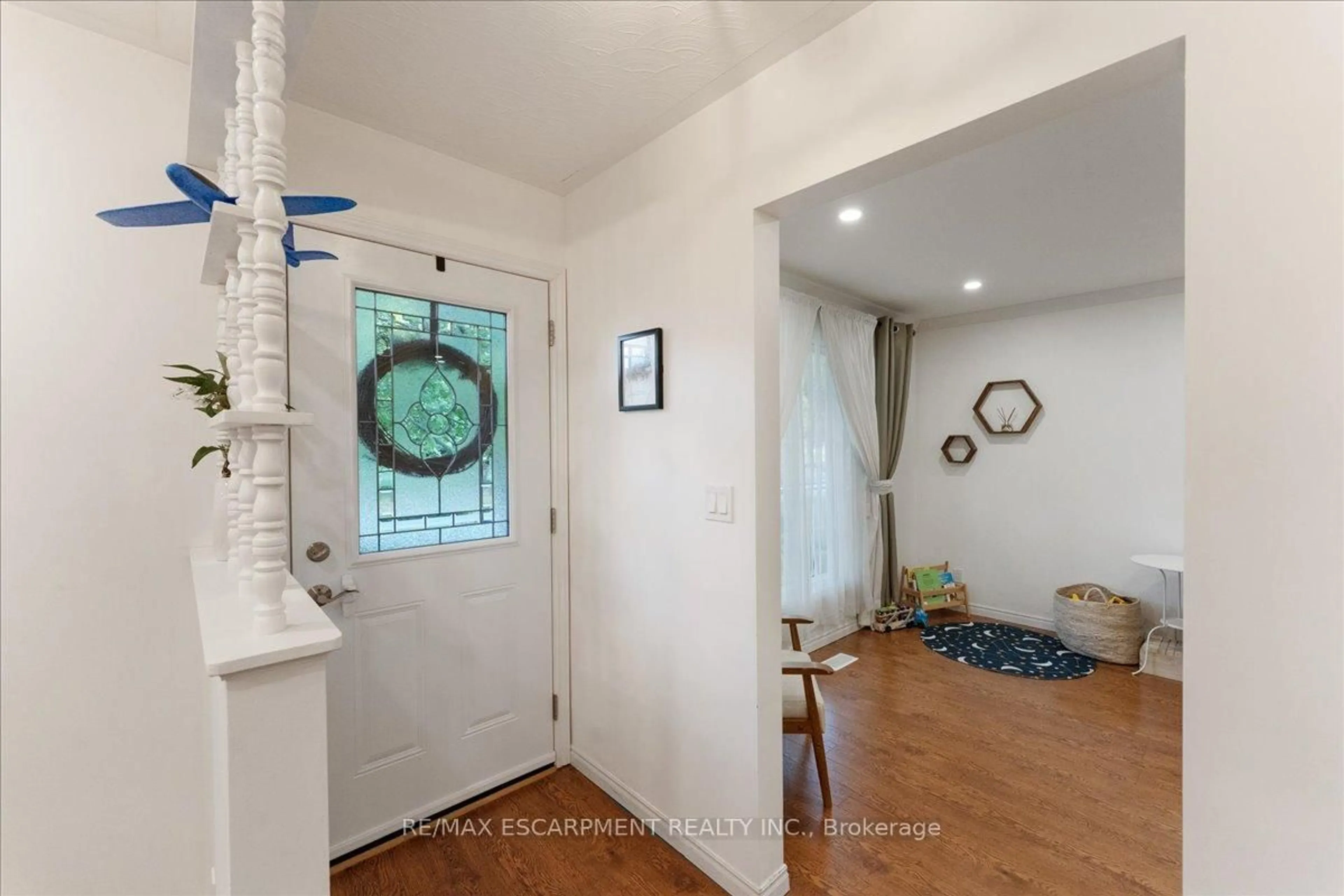 Indoor entryway for 32 Donly Dr, Norfolk Ontario N3Y 4Z8