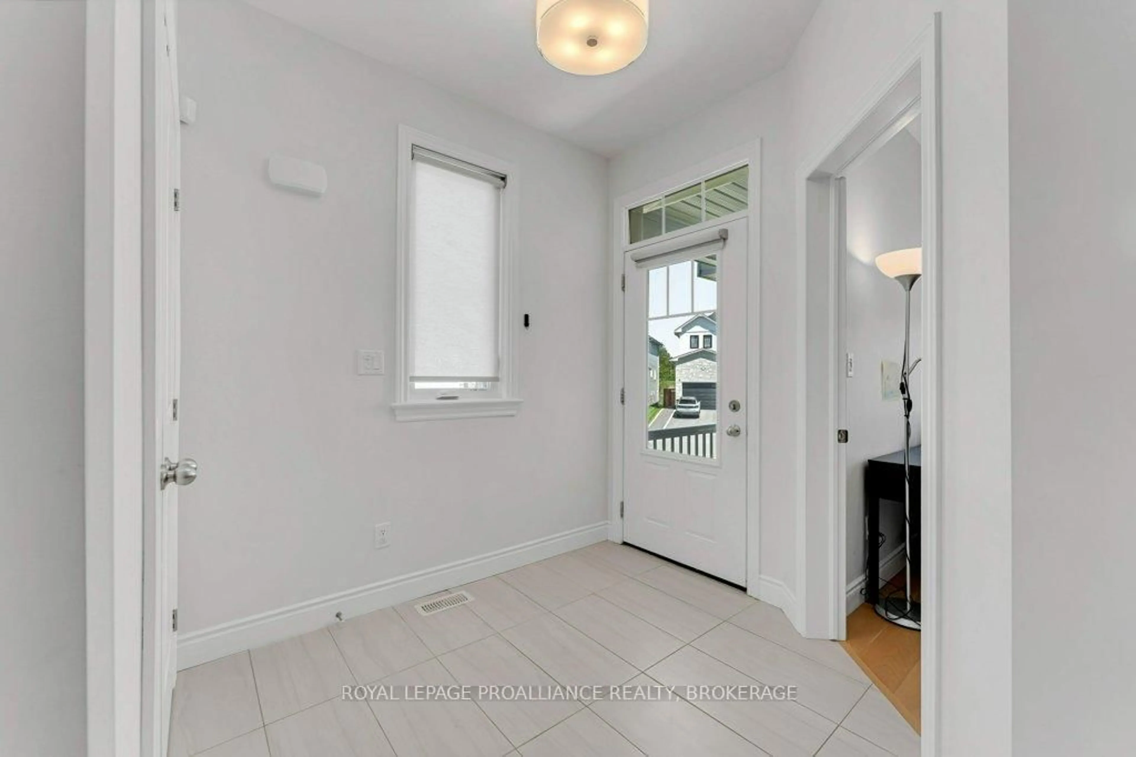 Indoor entryway for 249 Mill Pond Pl, Kingston Ontario K7M 0C9