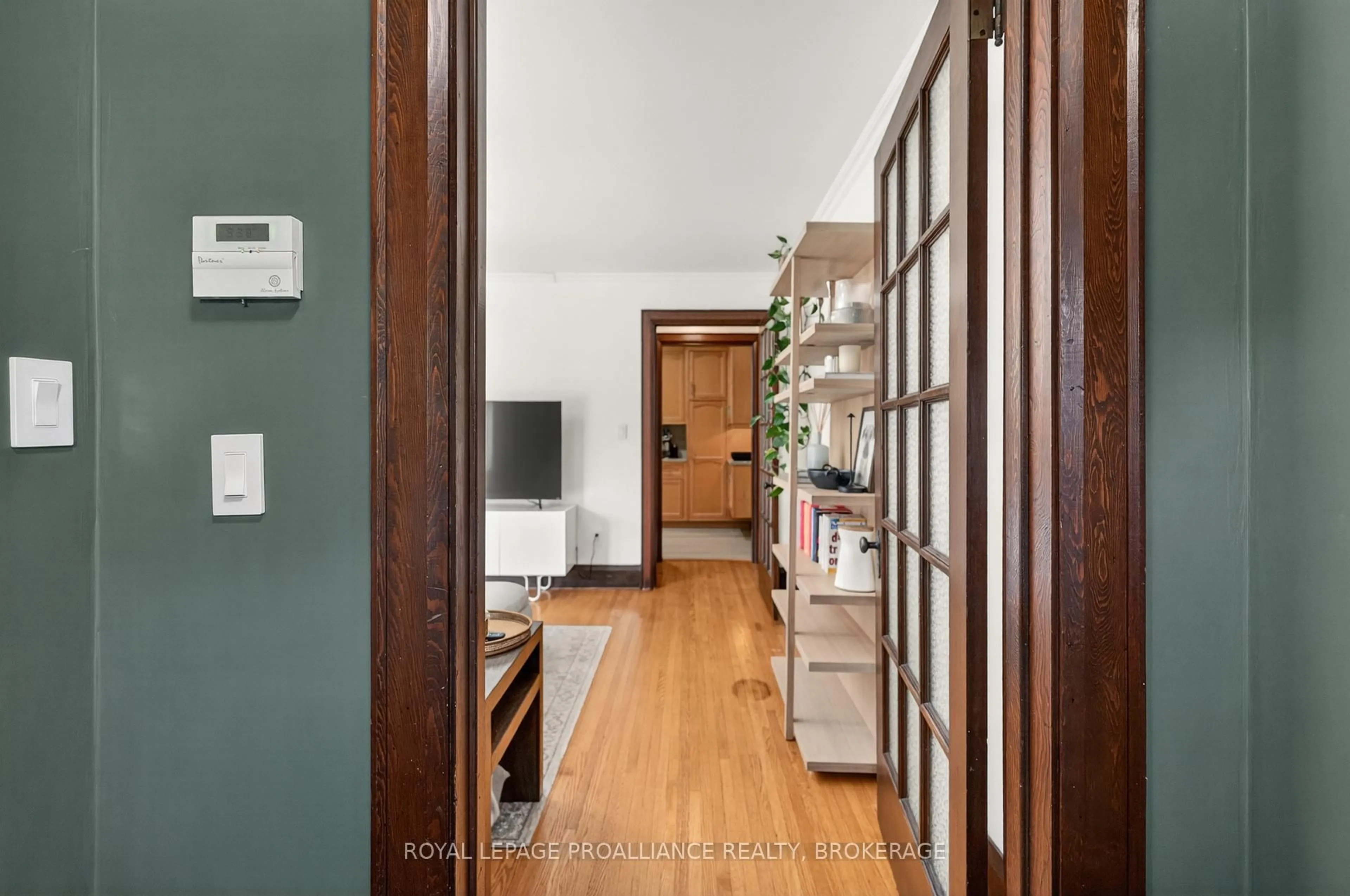 Indoor foyer for 204 Collingwood St, Kingston Ontario K7L 3X8